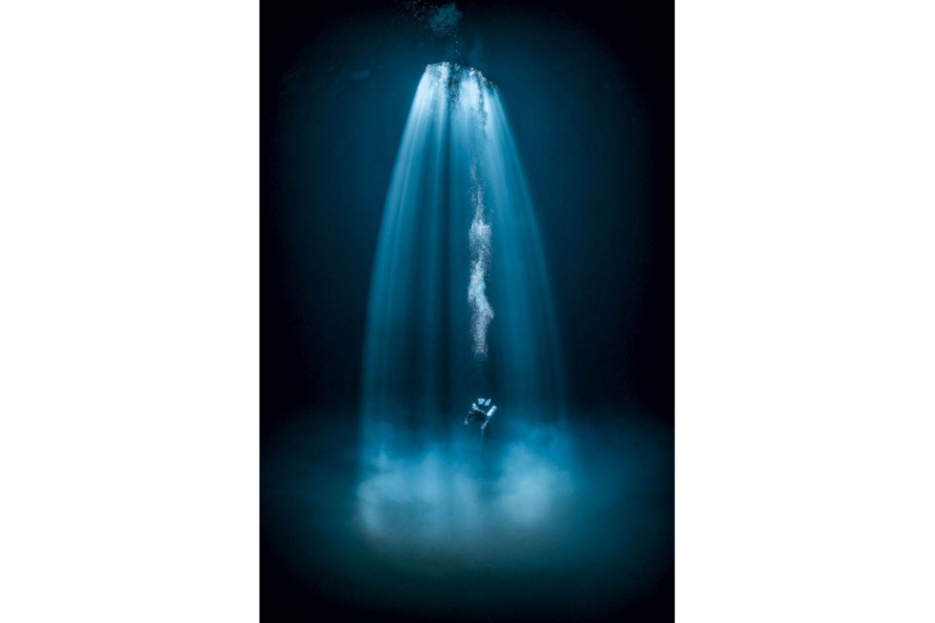 شیرجه در آب تاریک