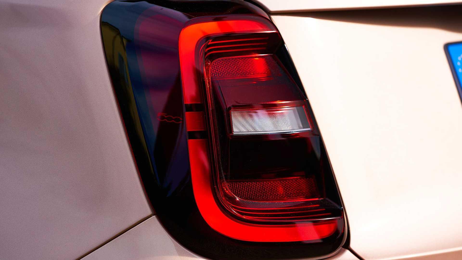 نمای چراغ عقب خودروی الکتریکی فیات 500 / Fiat 500 Electric