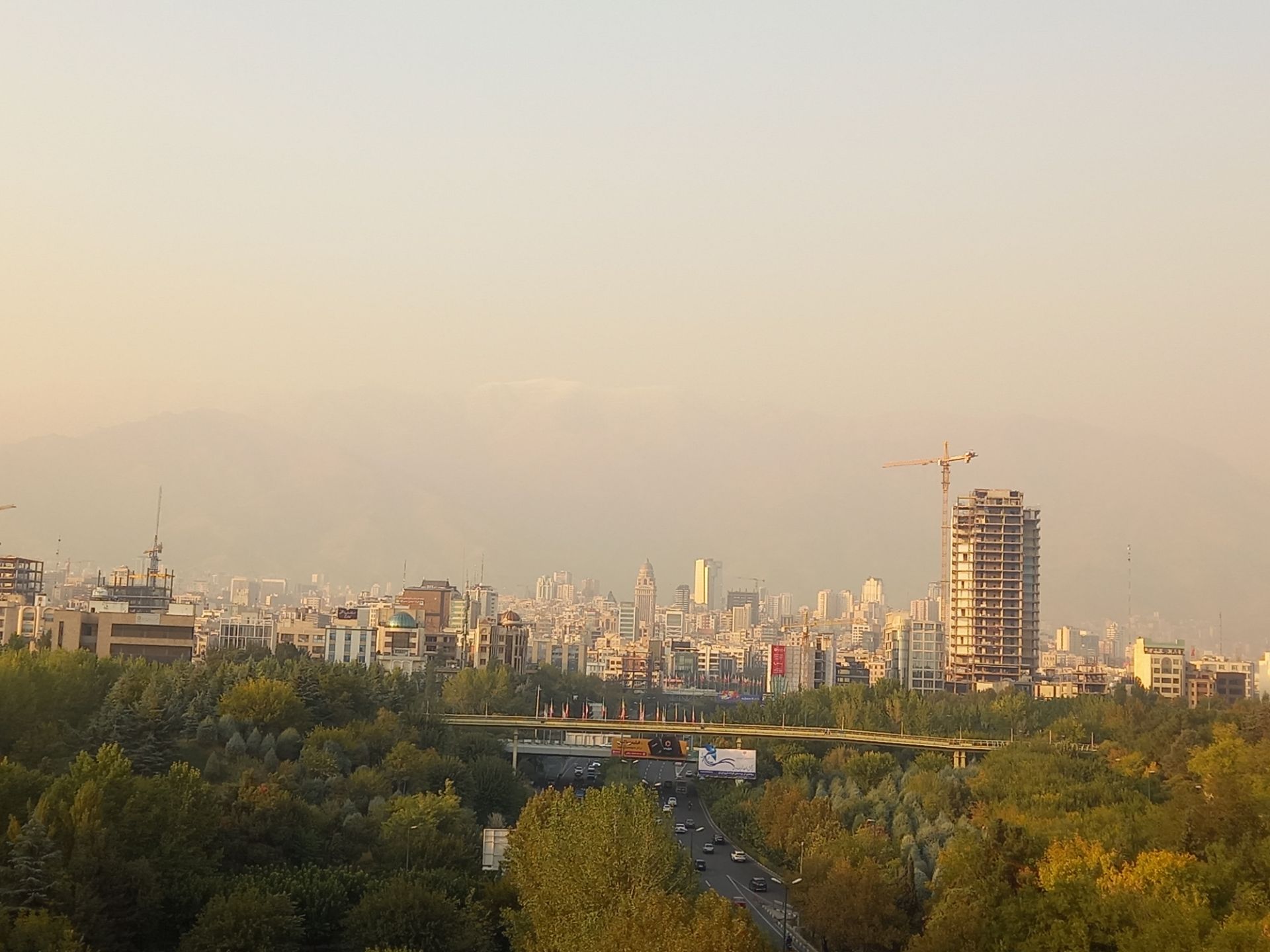 نمونه عکس 2x گلکسی A31 در طول روز - منظره تهران پل طبیعت پارک آب و آتش تهران