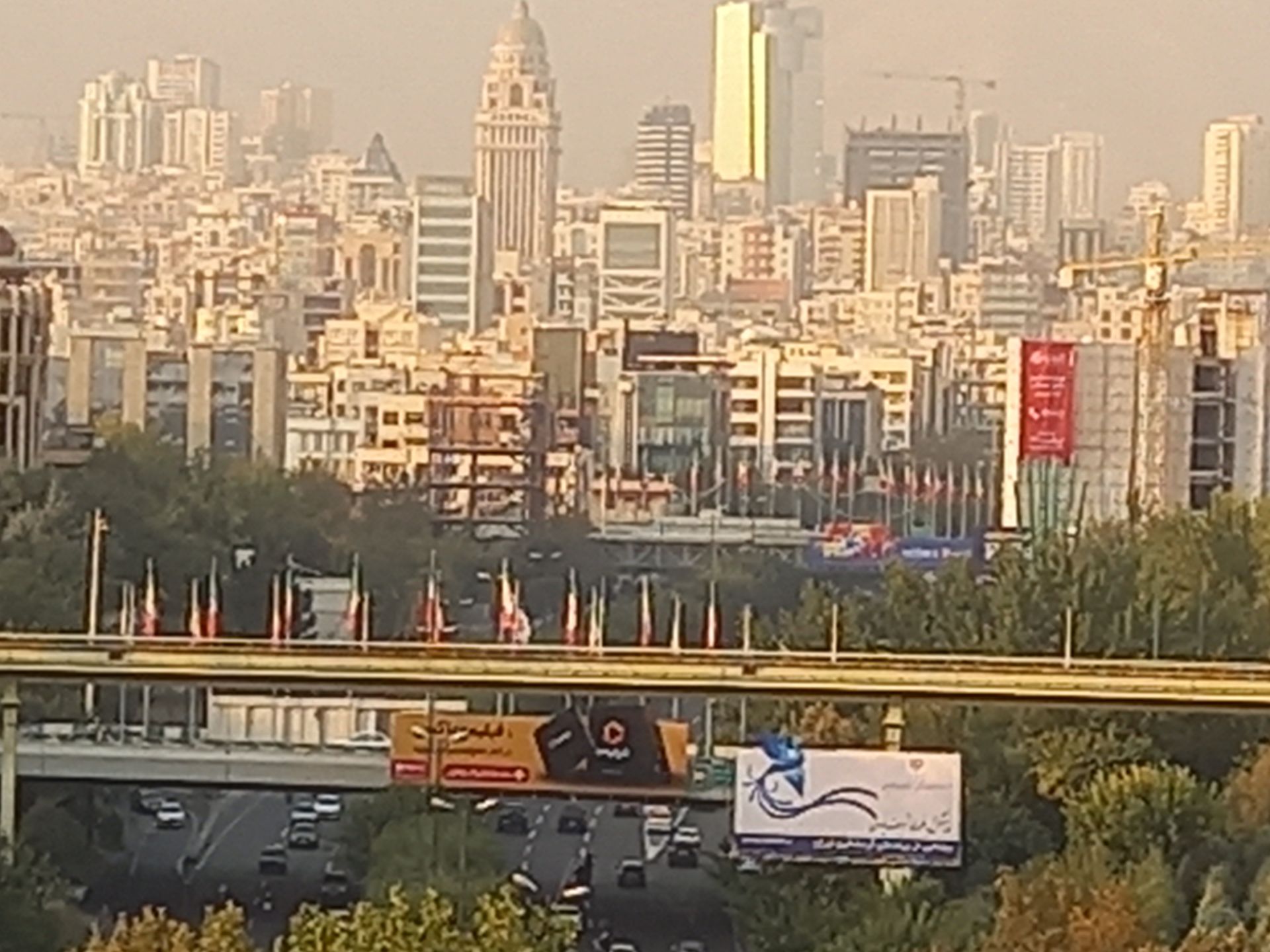 مرجع متخصصين ايران نمونه عكس 8x گلكسي A31 در طول روز - مانديشه متخصصينه تهران پل طبيعت پارك آب و آتش تهران
