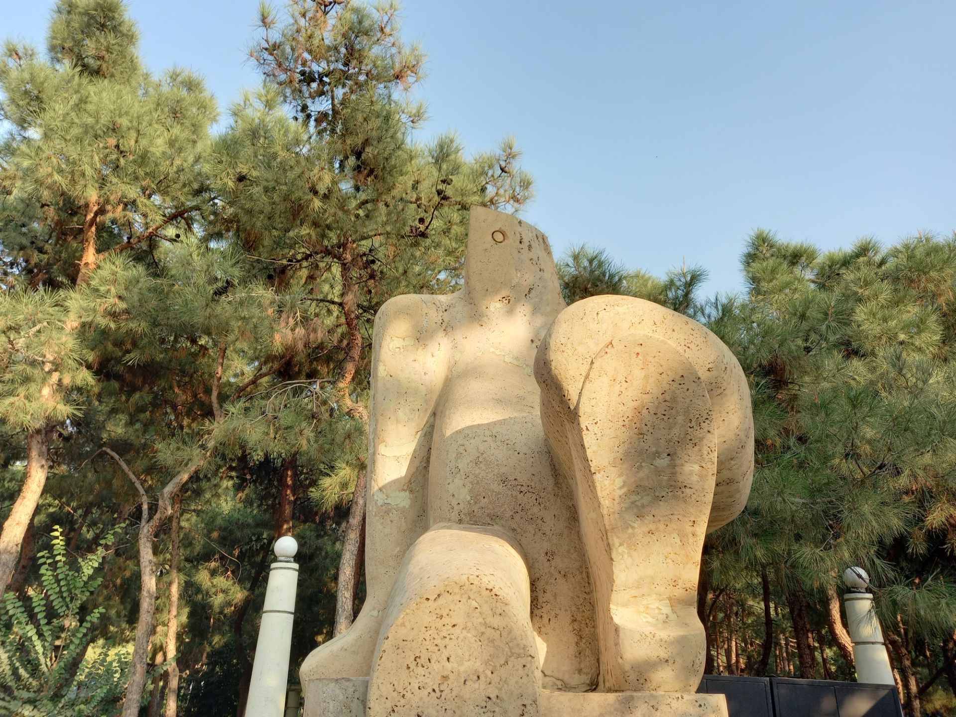 نمونه عکس دوربین اصلی گلکسی A31 در طول روز - مجسمه پارک صبا تهران جردن