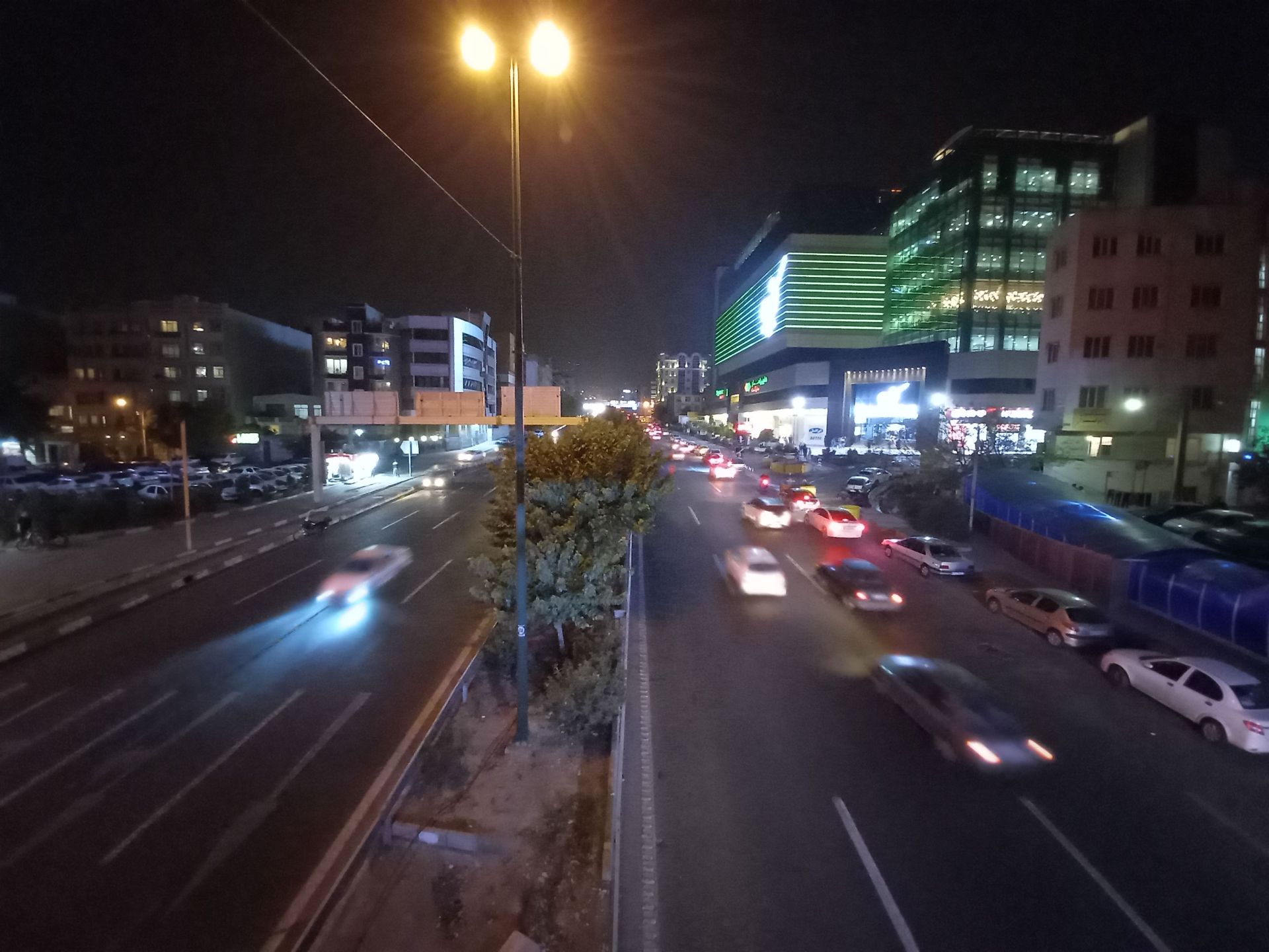 نمونه عکس اولتراواید گلکسی A31 در تاریکی - بزرگراه ستاری