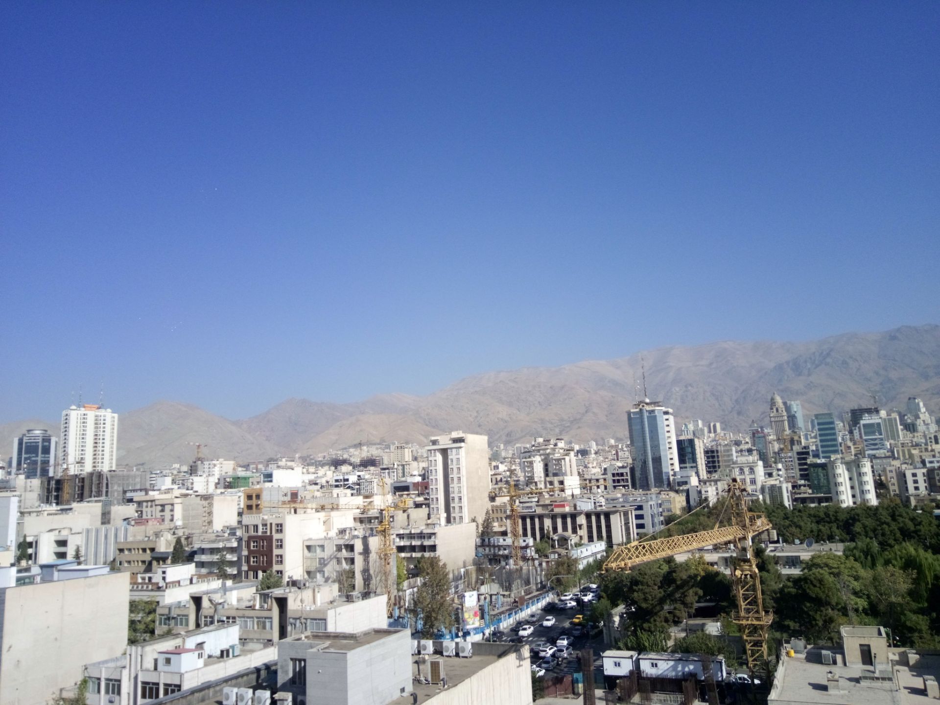 نمونه عکس دوربین اصلی جی پلاس Q10 - ساختمان های خیابان جردن