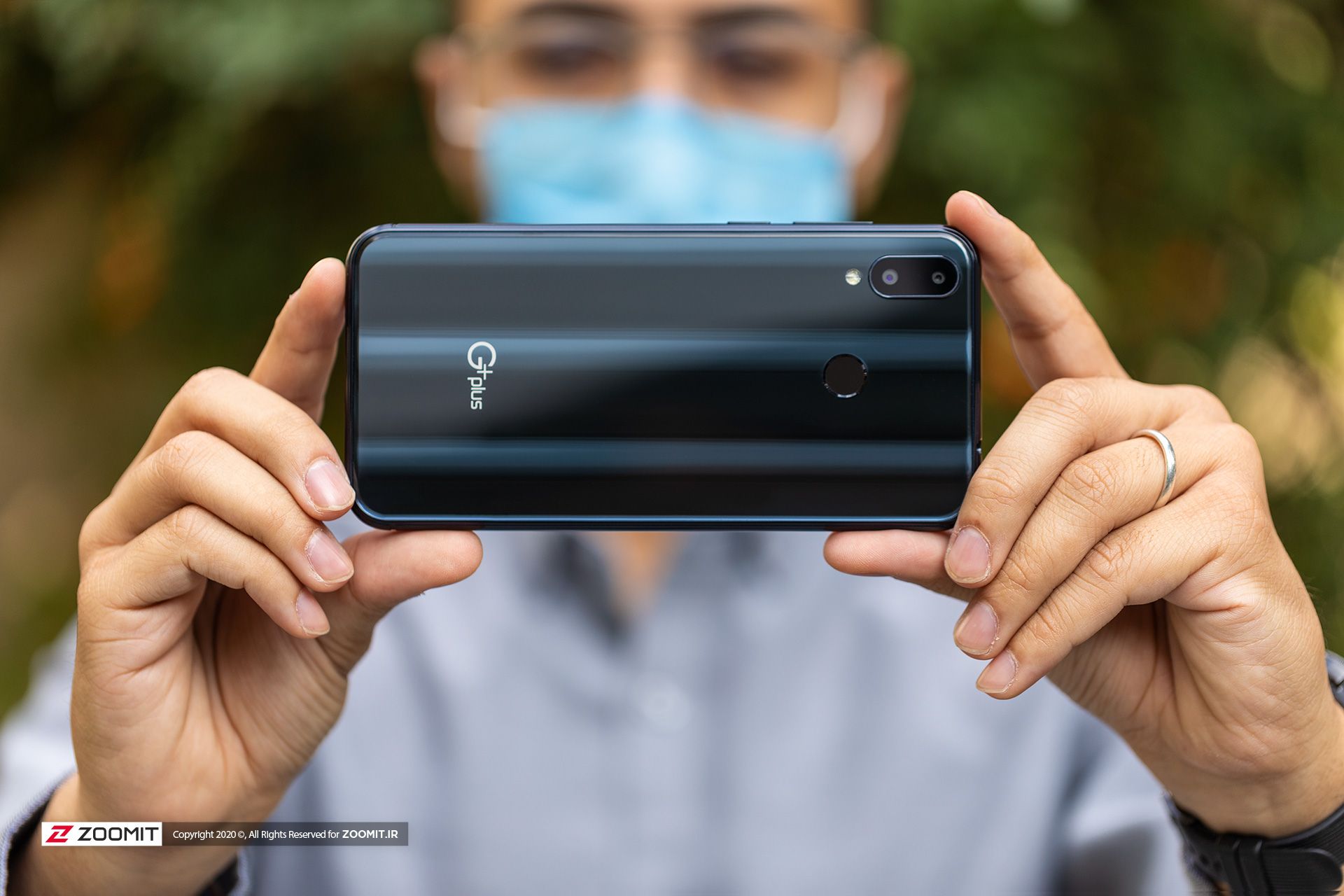 پشت گوشی جی پلاس کیو ۱۰ Gplus Q10 حین عکاسی