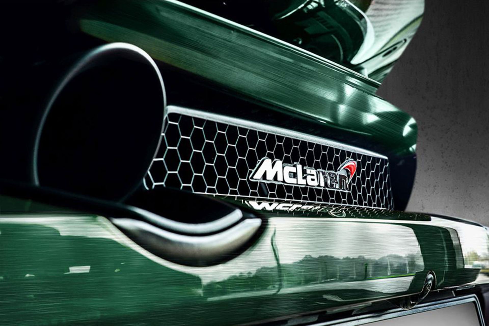نمای جلو سوپراسپرت مک لارن / McLaren 720S سبز زمردین