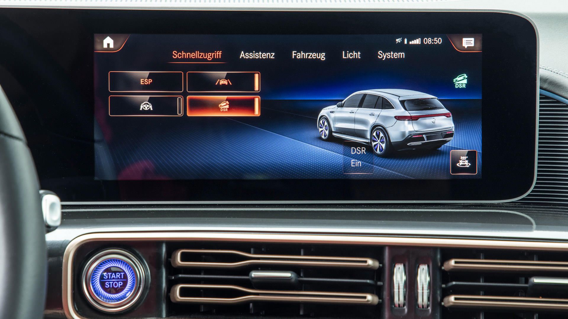 نمای سیستم سرگرمی خودروی مفهومی و شاسی بلند برقی مرسدس بنز / Mercedes-Benz EQC 4×4²