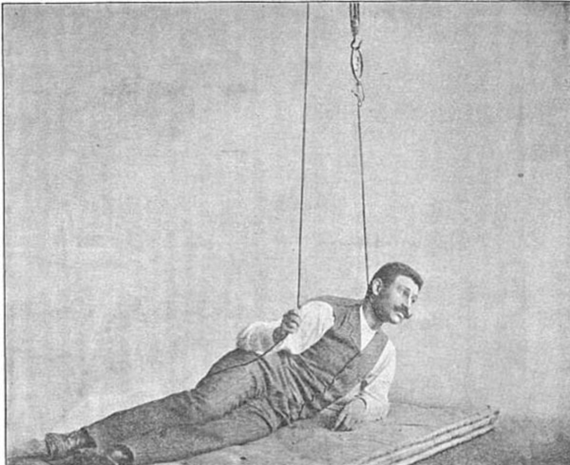 نیکلای مینویچی مردی که دوازده بار خود را دار زد