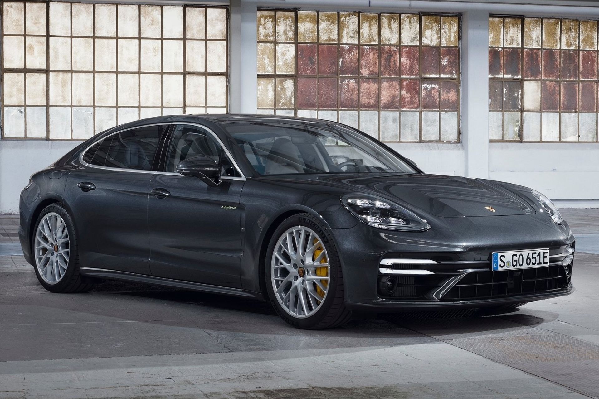 Porsche Panamera Turbo S E-Hybrid پورشه پانامرا پلاگین هیبرید