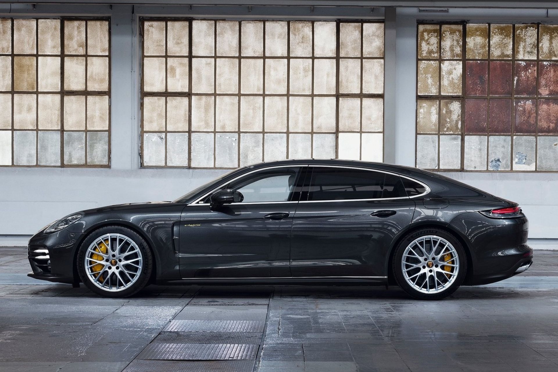 Porsche Panamera Turbo S E-Hybrid پورشه پانامرا پلاگین هیبرید