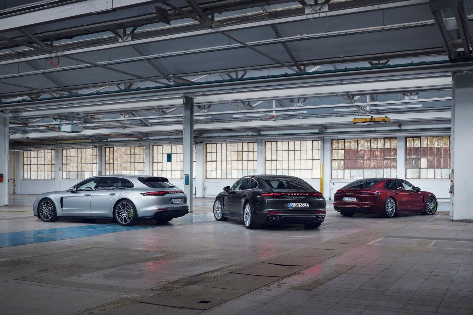 Porsche Panamera Turbo S E-Hybrid پورشه پانامرا پلاگین هیبرید