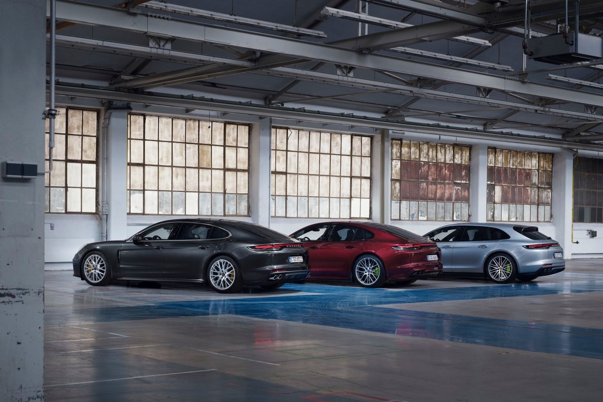 Porsche Panamera Turbo S E-Hybrid پورشه پانامرا پلاگین هیبرید