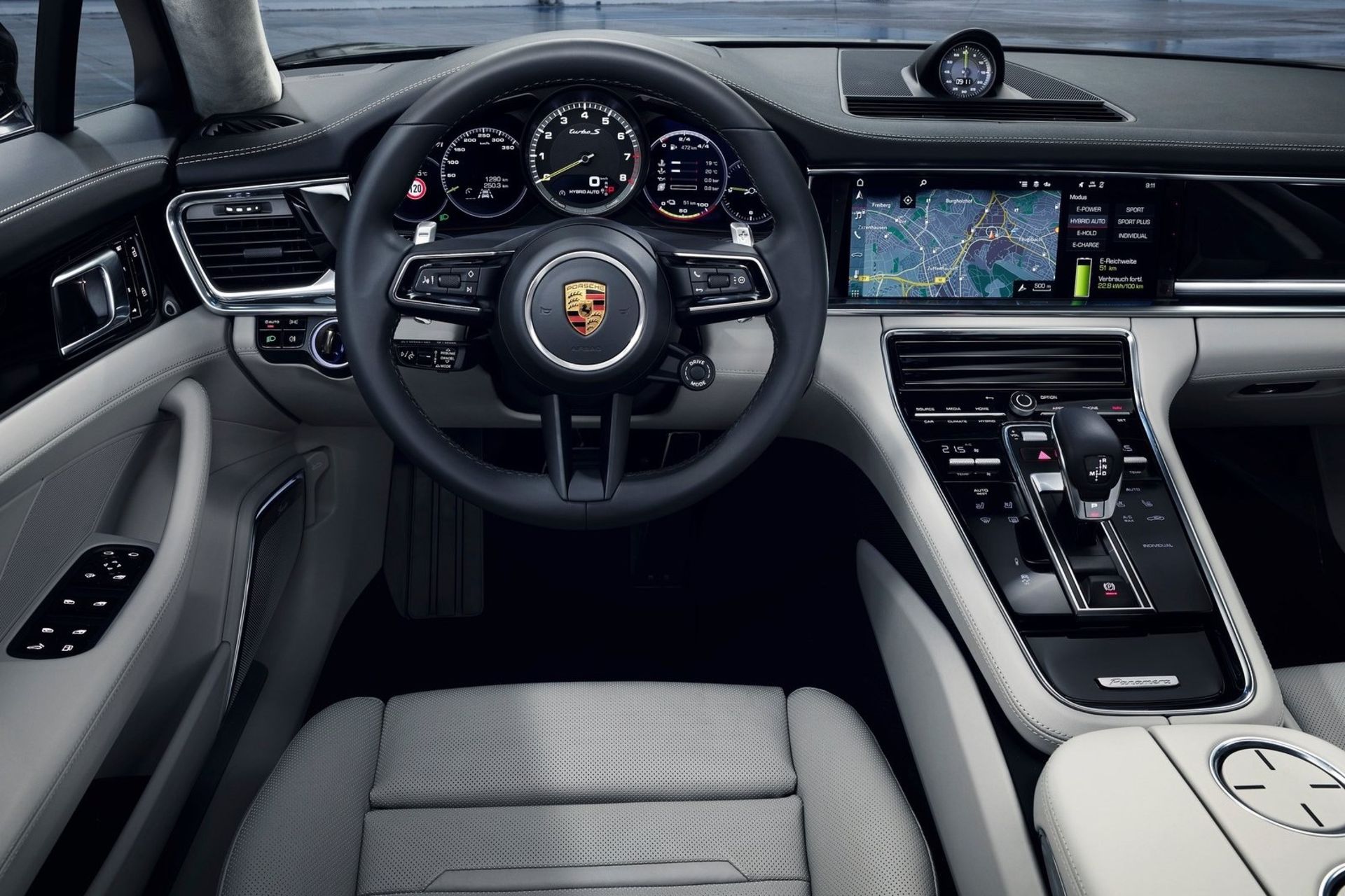 Porsche Panamera Turbo S E-Hybrid پورشه پانامرا پلاگین هیبرید