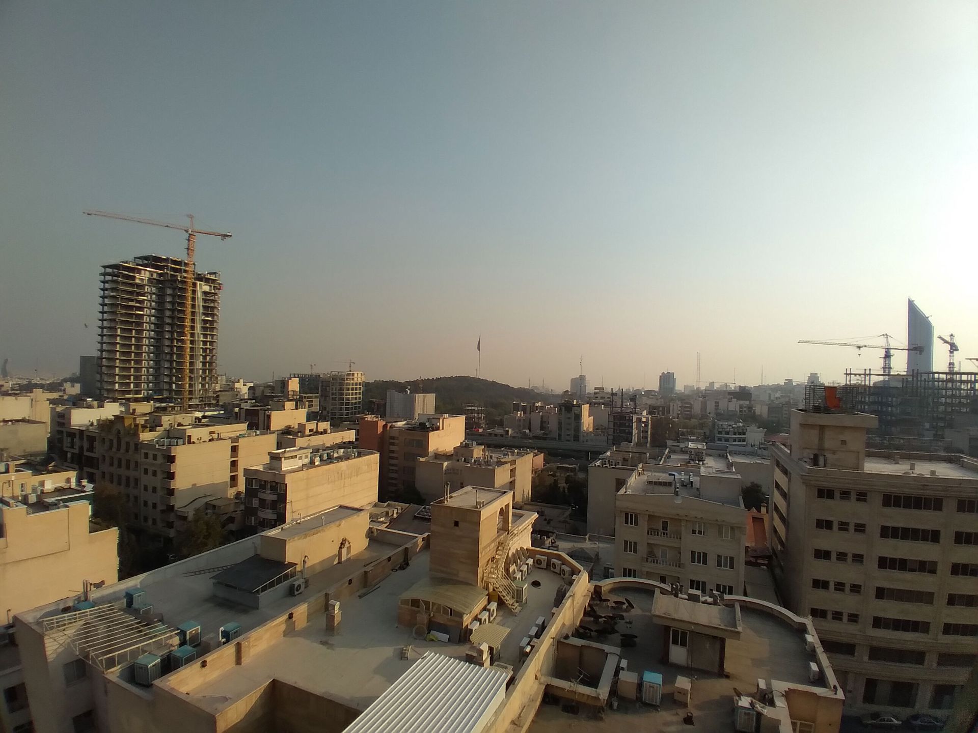 نمونه تصویر دوربین اولتراواید گلکسی A11 - نمای شهر تهران در روز