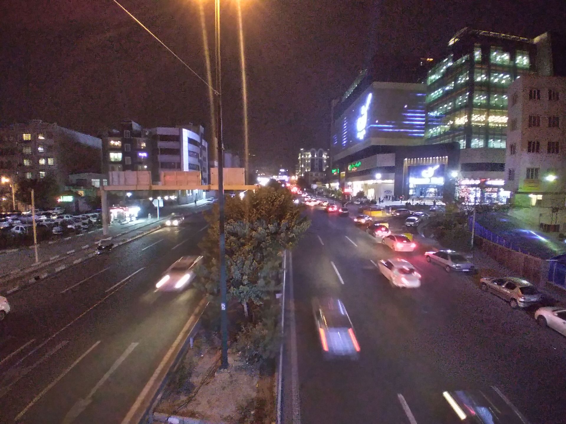 نمونه تصویر دوربین اولتراواید گلکسی A11 - نمای بلوار در شب