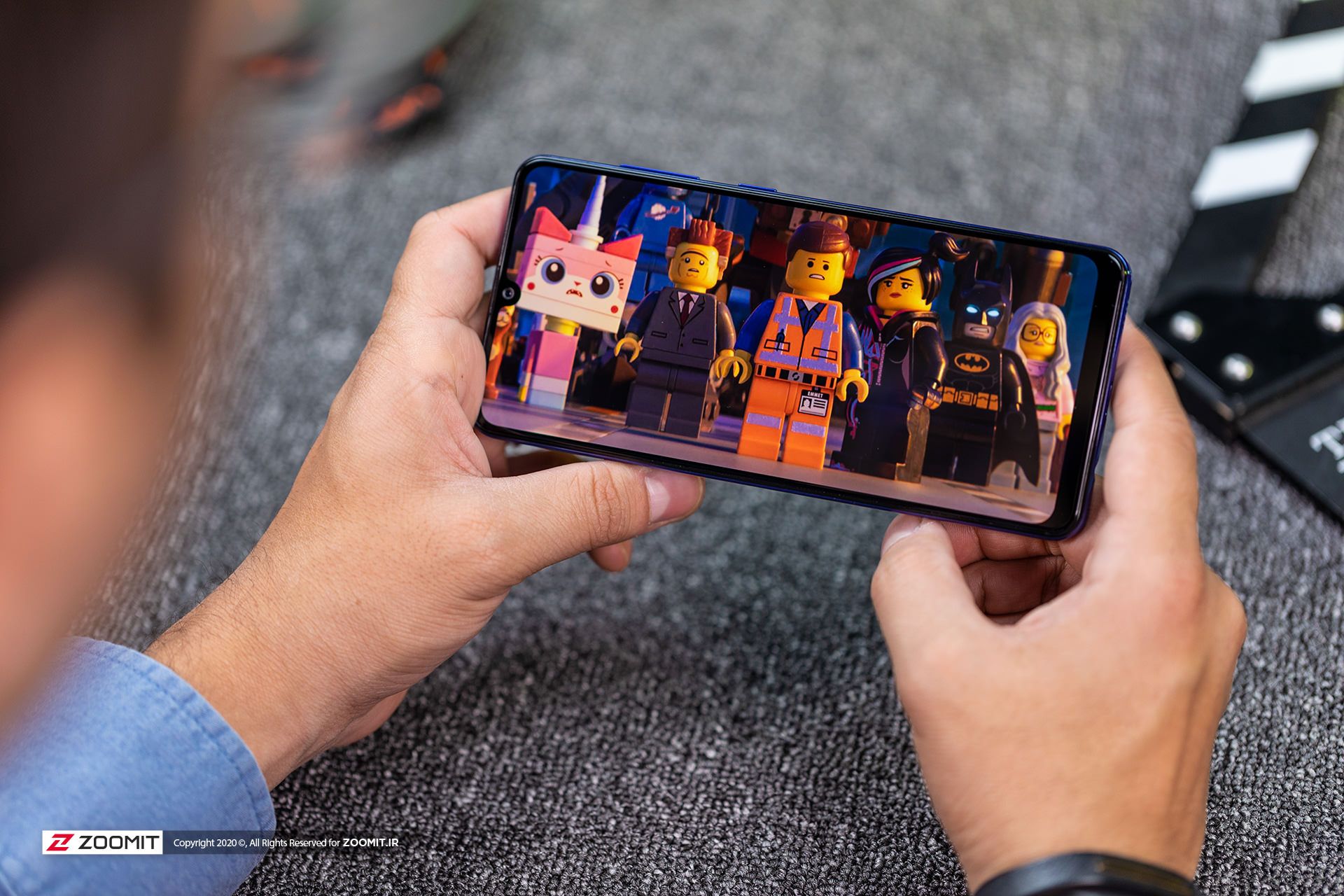 گوشی گلکسی A31 سامسونگ حین تماشای فیلم