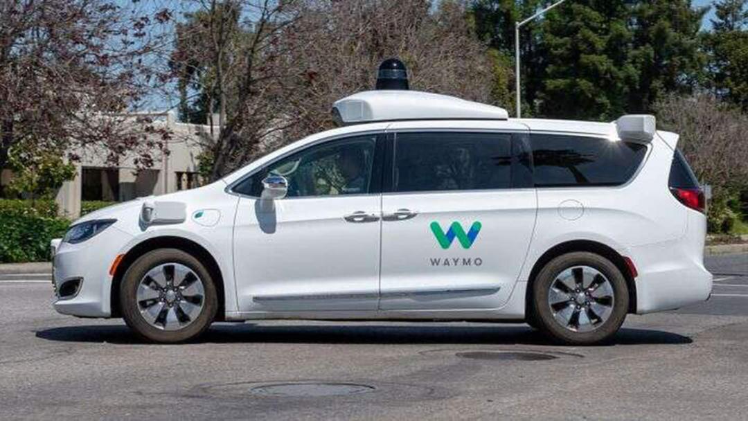 خودرو خودران ویمو گوگل / waymo google سفید رنگ