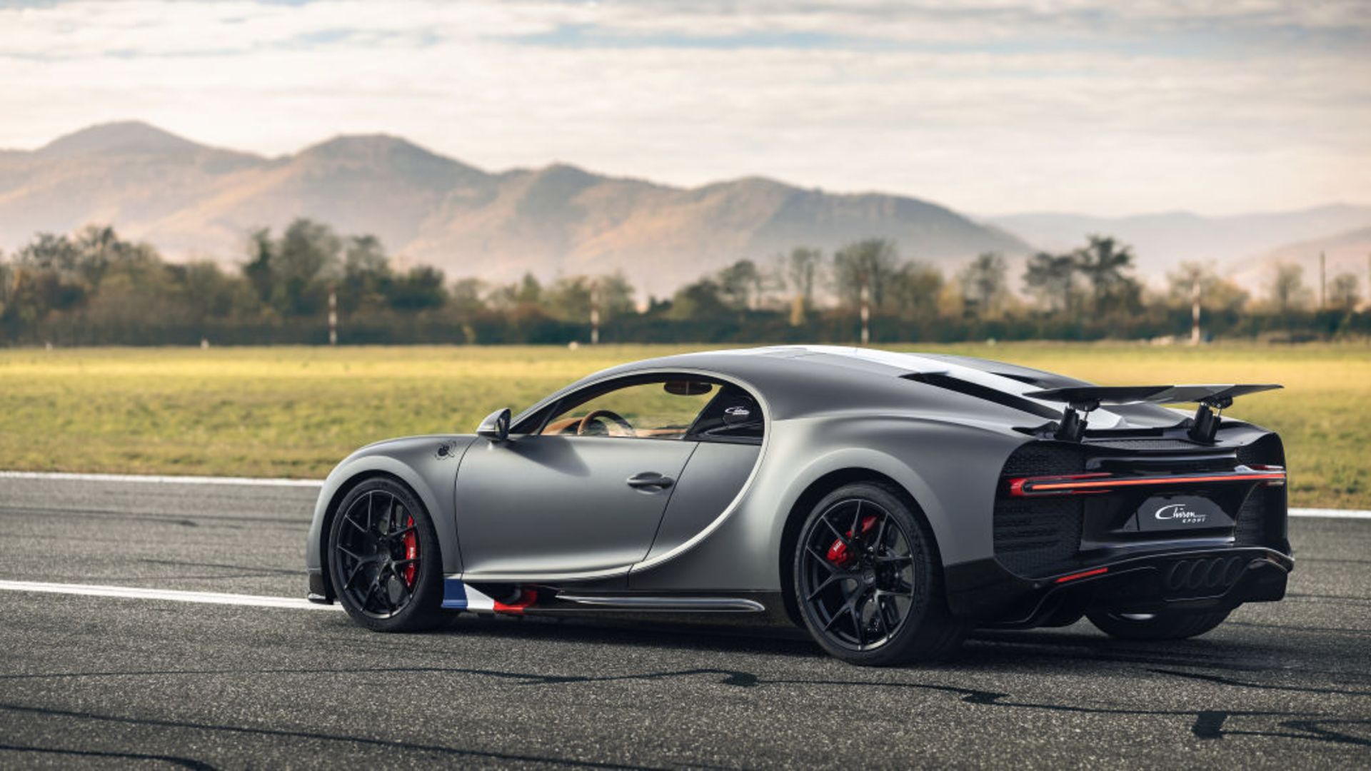Bugatti Chiron Sport Les Legendes du Ciel  بوگاتی شیرون افسانه بهشت