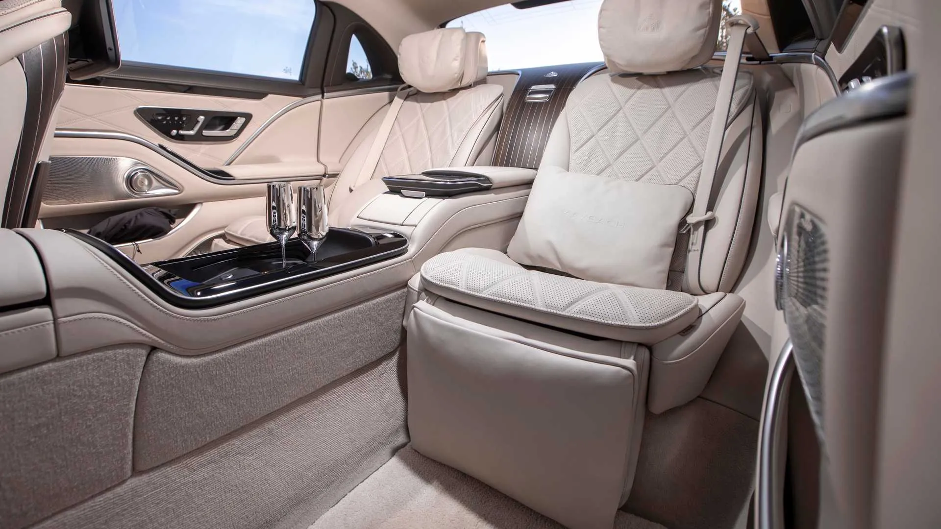 Mercedes-Benz S-Class Maybach  مرسدس بنز اس کلاس میباخ نمای داخلی