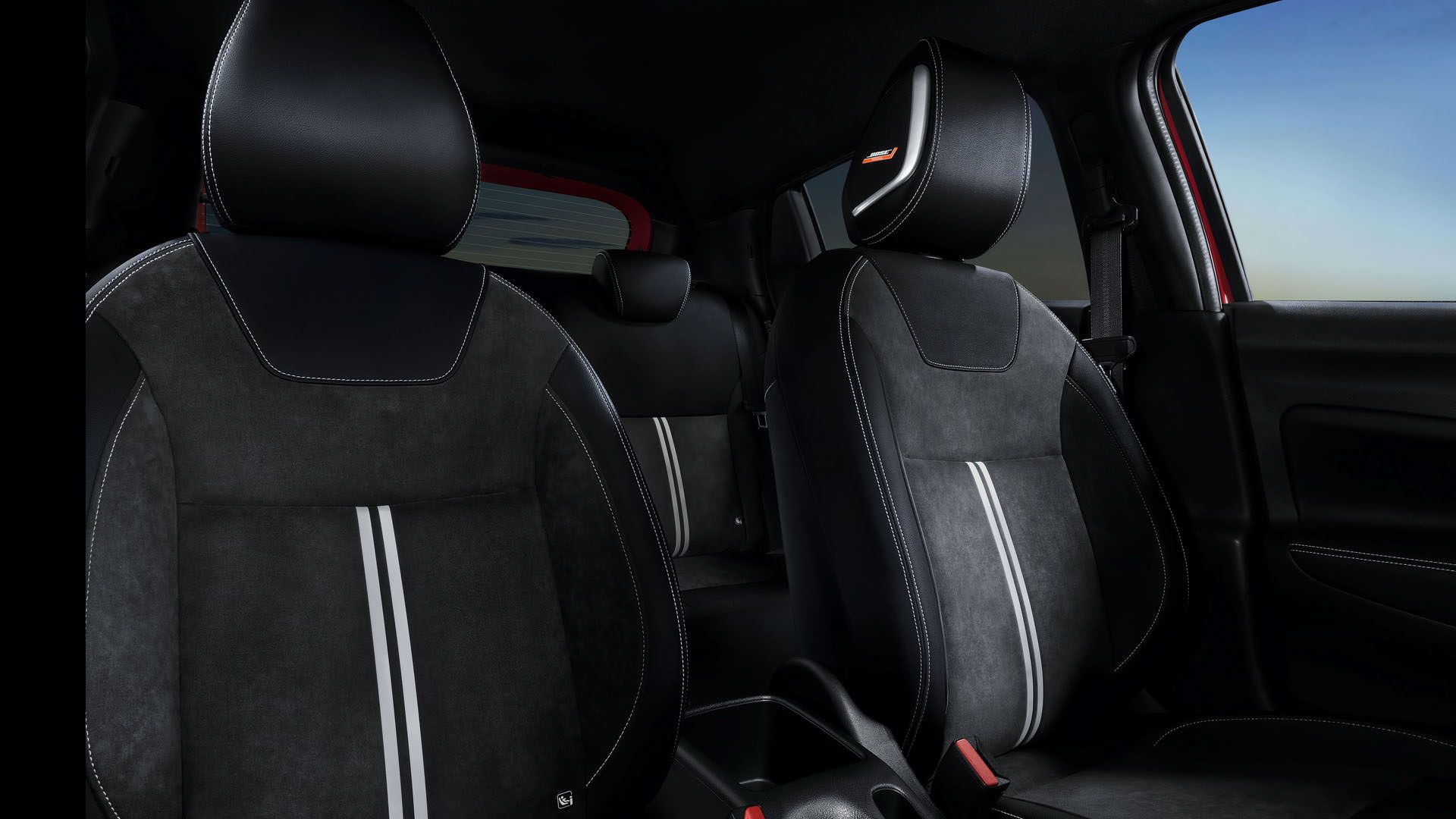 نمای صندلی ها و کابین هاچ بک / hatchback نیسان میکرا / 2021 Nissan Micra مدل 2021 