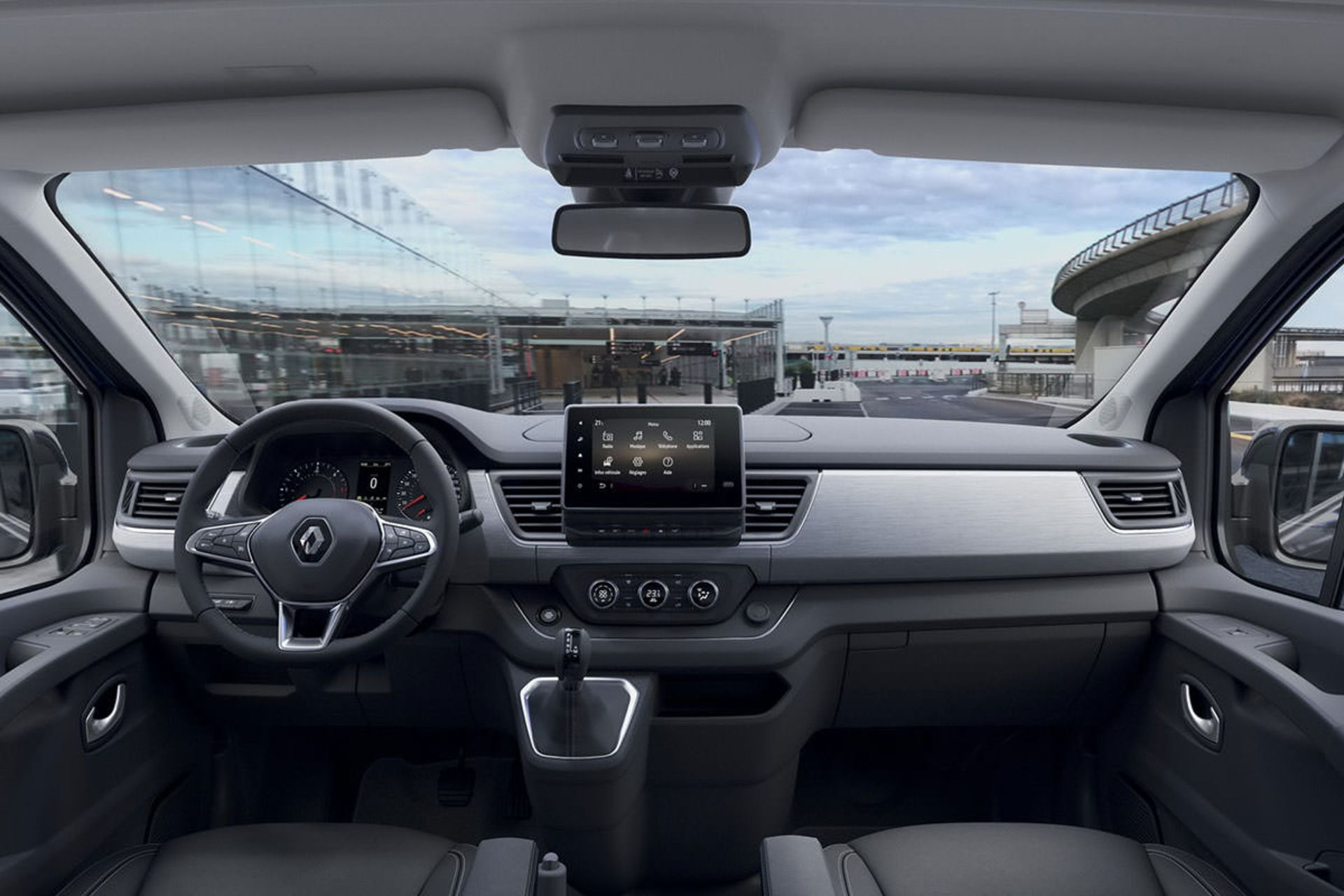 نمای داخل کابین ون رنو ترافیک / renault trafic 