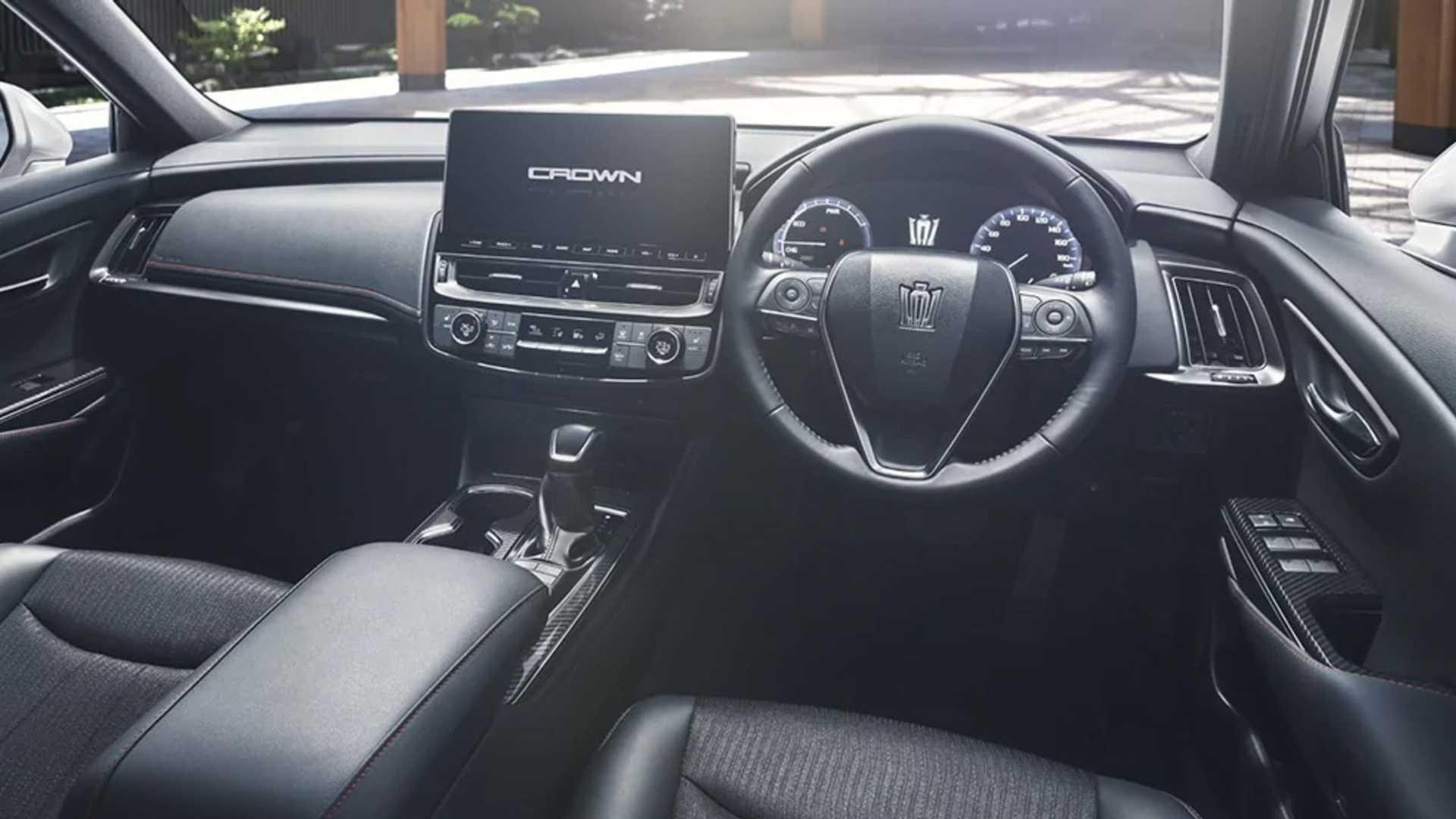 Toyota Crown  تویوتا کرون 2021