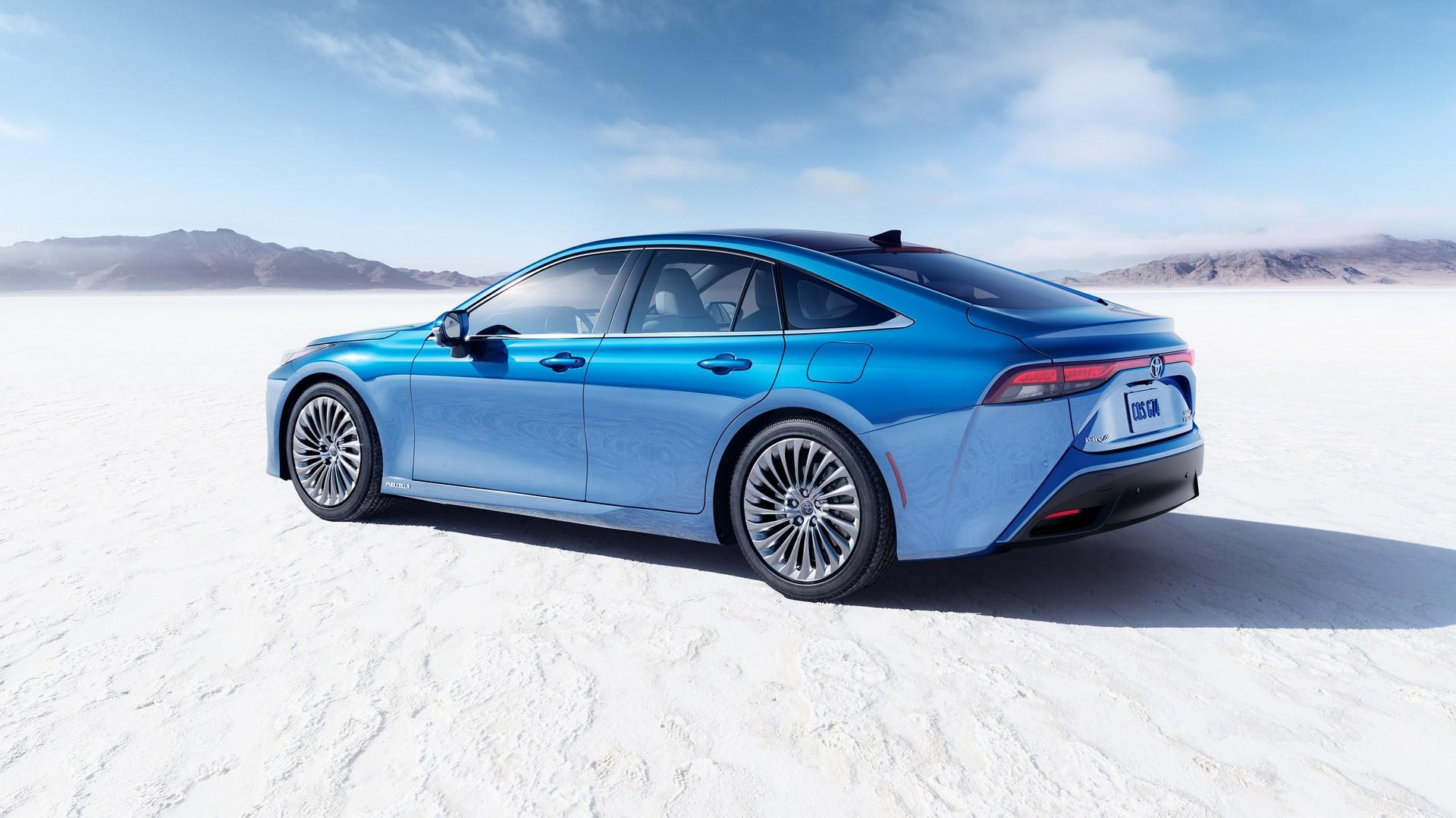 Toyota Mirai نمای جانبی تویوتا میرای 