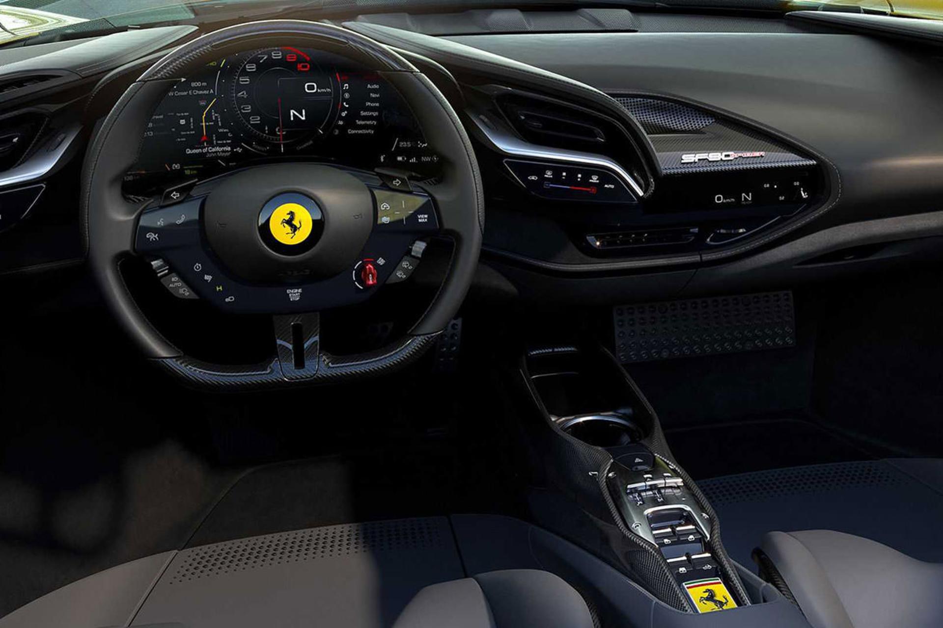 نمای کابین ابرخودرو پلاگین هیبریدی روباز فراری SF90  اسپایدر / Ferrari SF90 Spider 