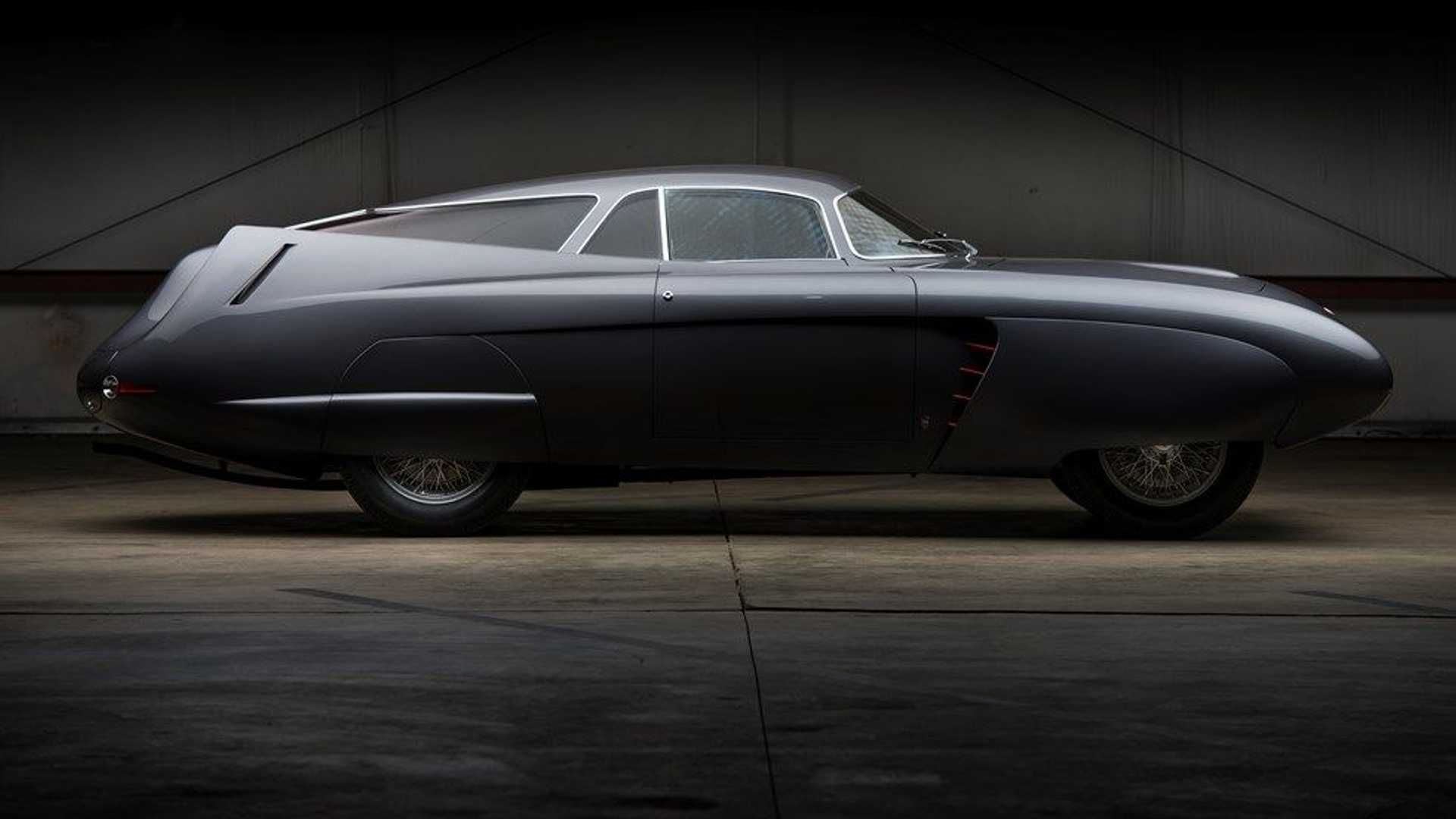 نمای جانبی خودروی مفهومی آلفا رومئو / Alfa Romeo B.A.T. Concept Car با رنگ خاکستری