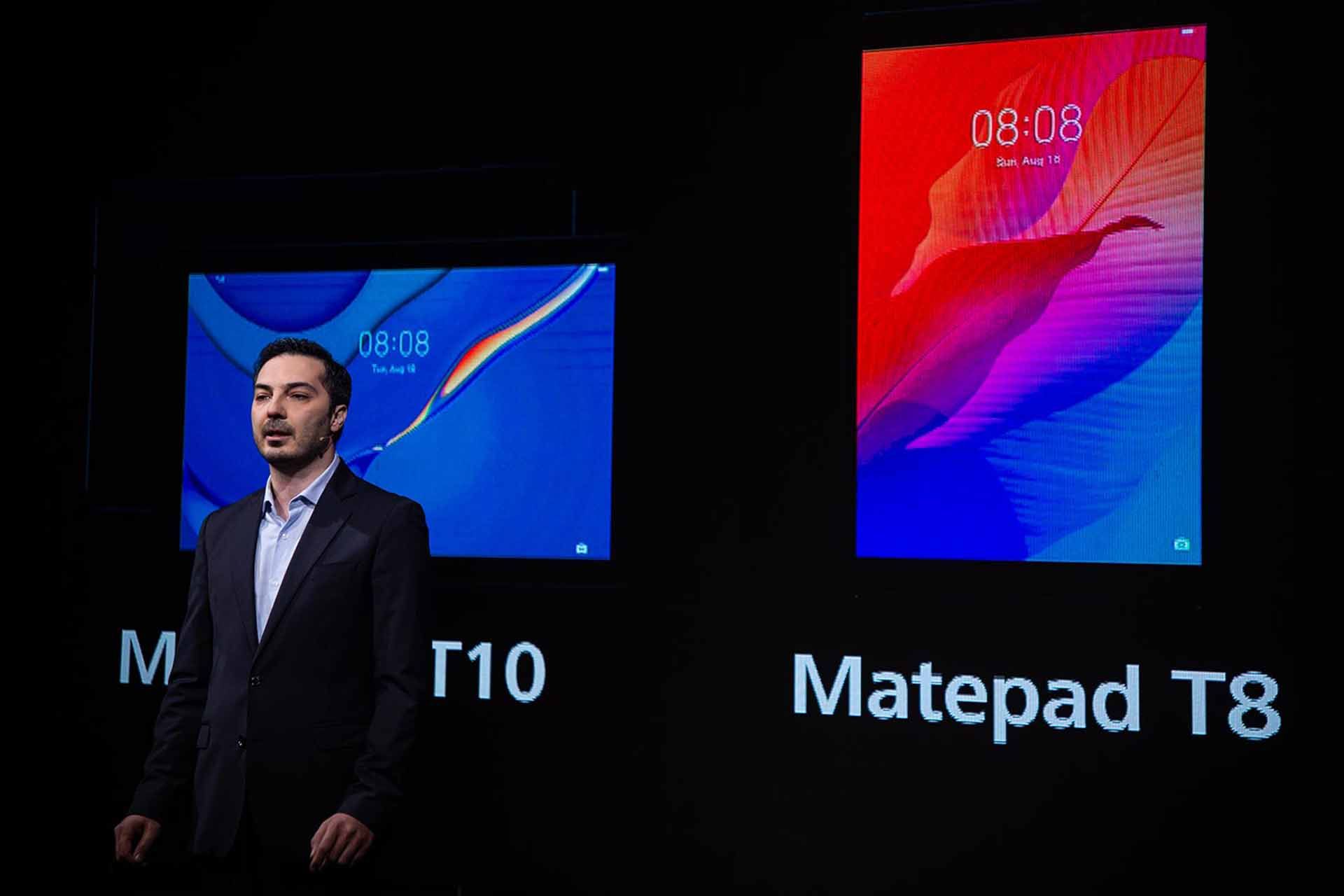 امیرحسین قاسمی درحال رونمایی میت پد T10 و تی 8 در ایران