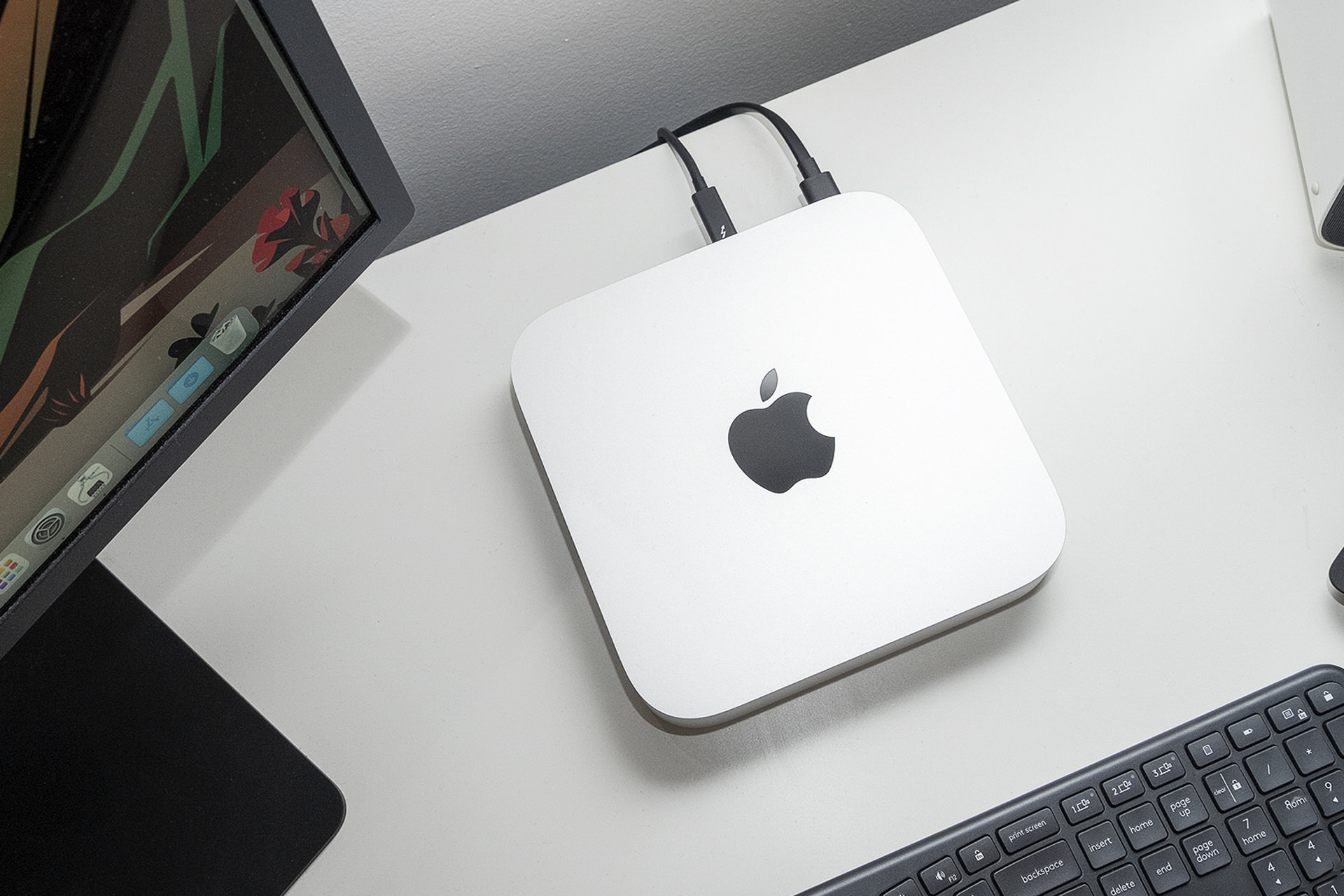 2020 11 apple mac mini m1 white top on desk 638bb2808b369136d45868c7