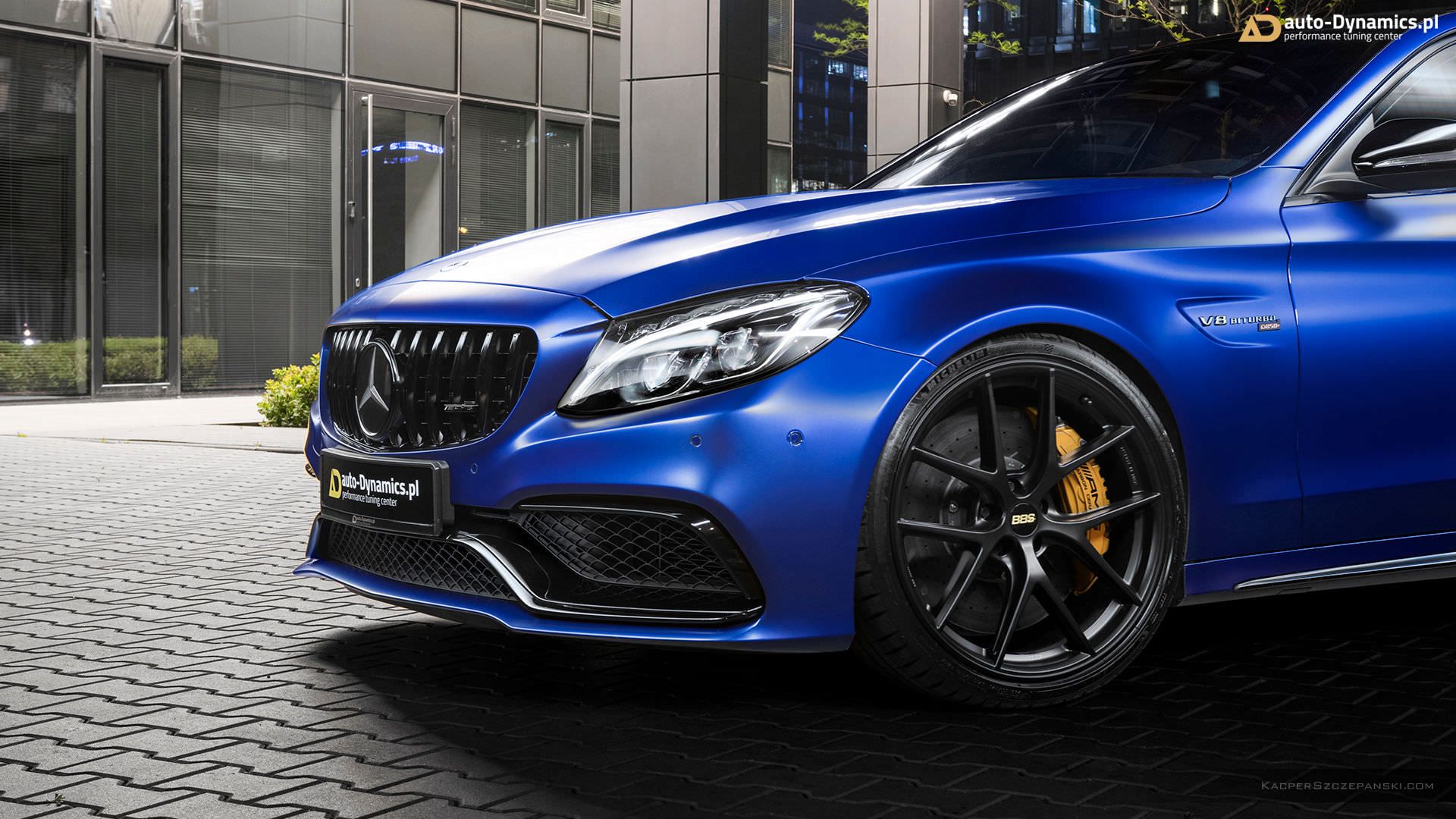 چراغ جلو خودرو مرسدس بنز / Mercedes-AMG C63 S آبی رنگ با تیونینگ اتوداینامیکس
