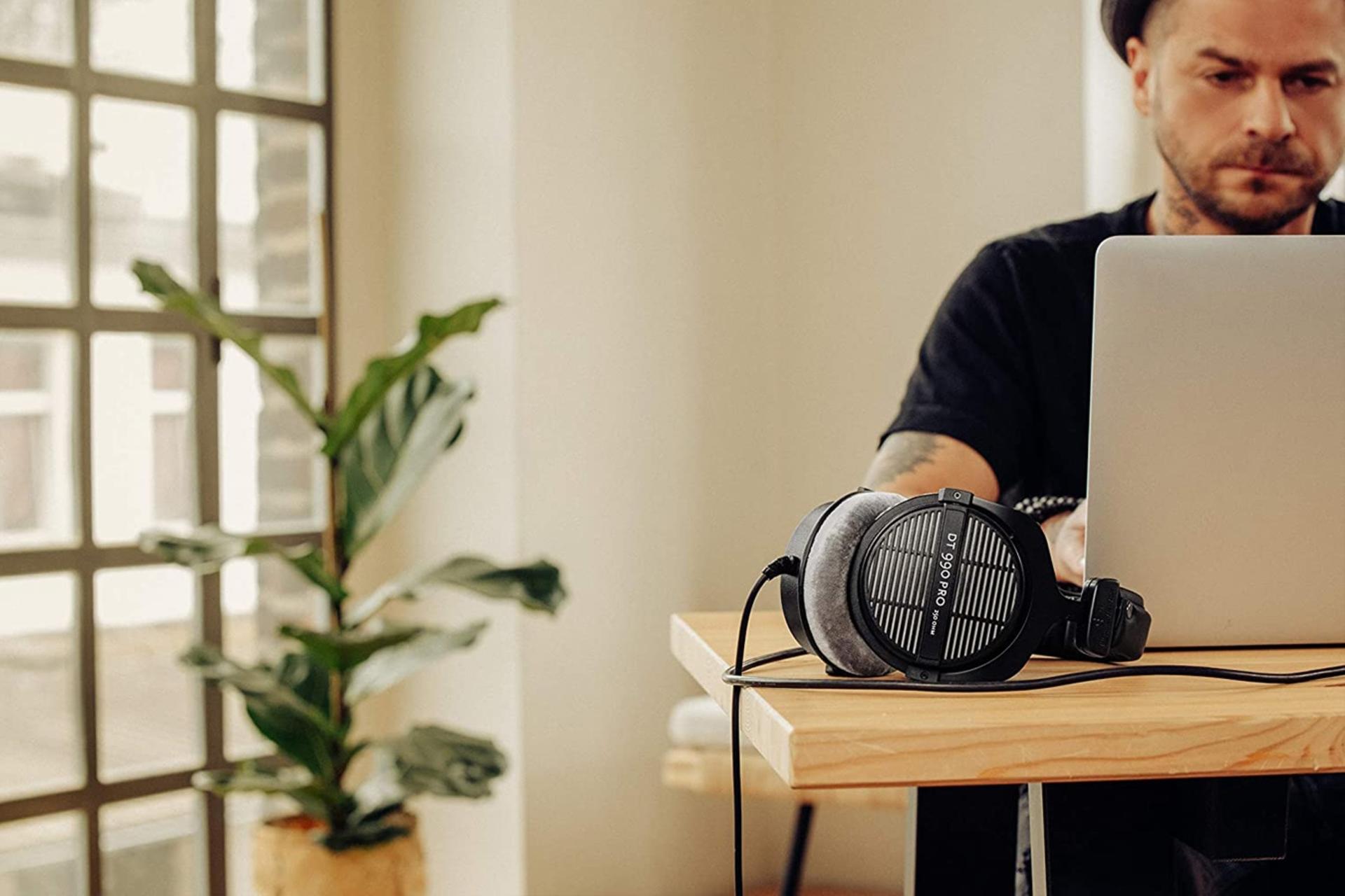 هدفون باسیم بیرداینامیک Beyerdynamic DT 990 PRO