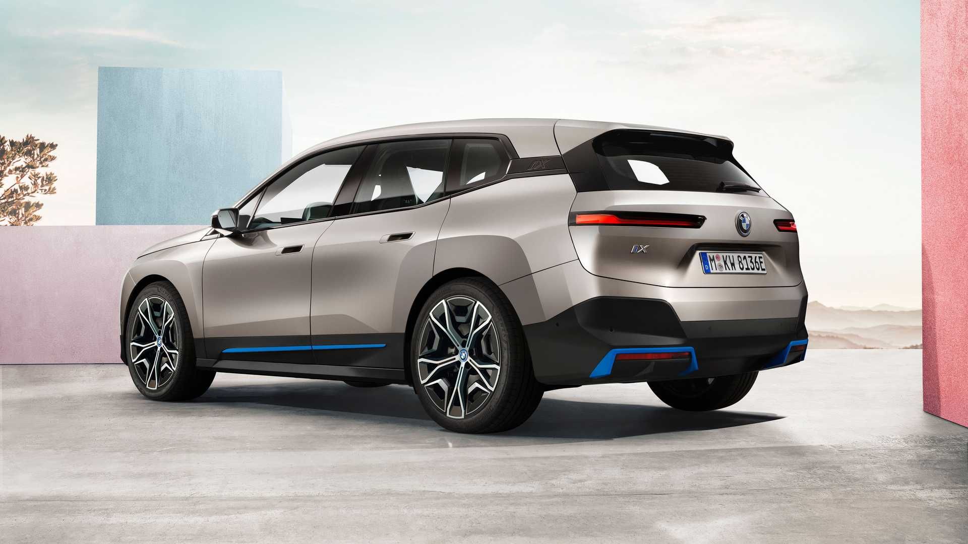 BMW iX شاسی بلند برقی بی ام و آی ایکس