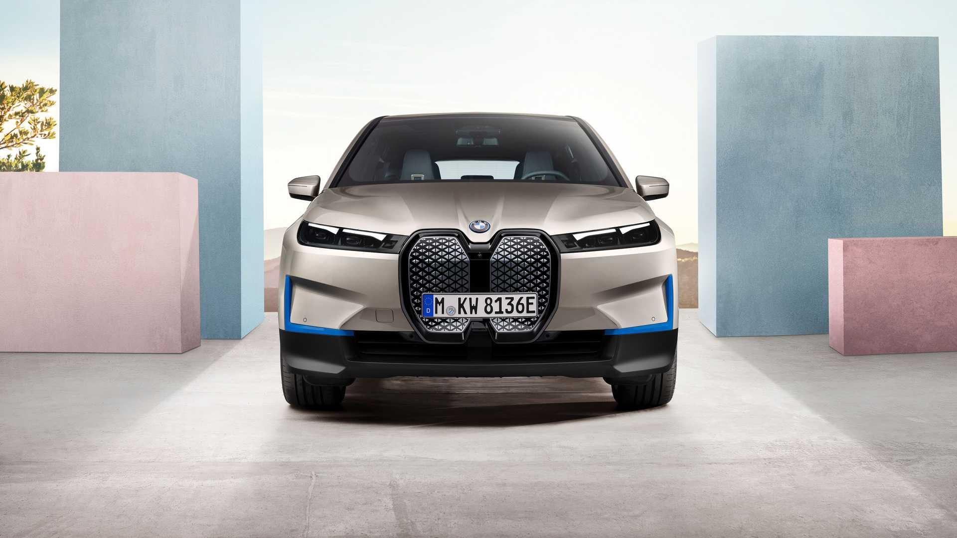 BMW iX شاسی بلند برقی بی ام و آی ایکس