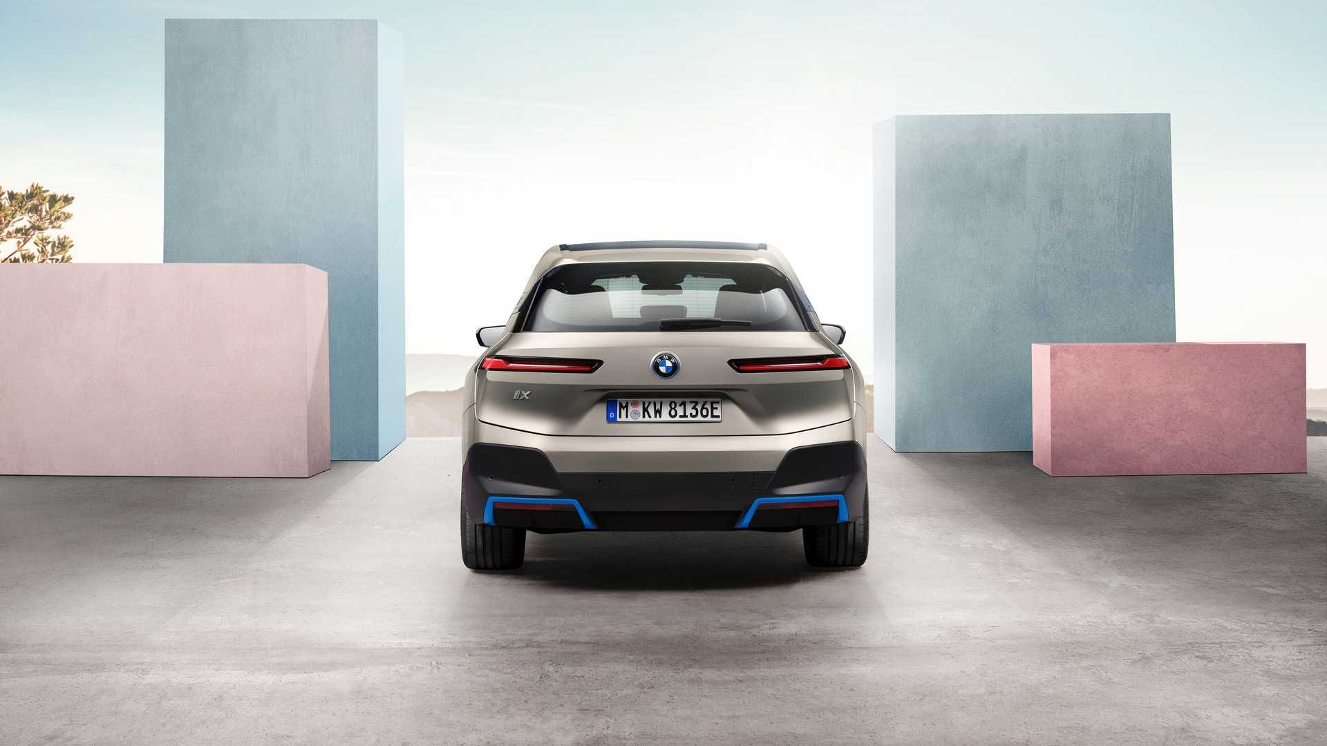 BMW iX شاسی بلند برقی بی ام و آی ایکس