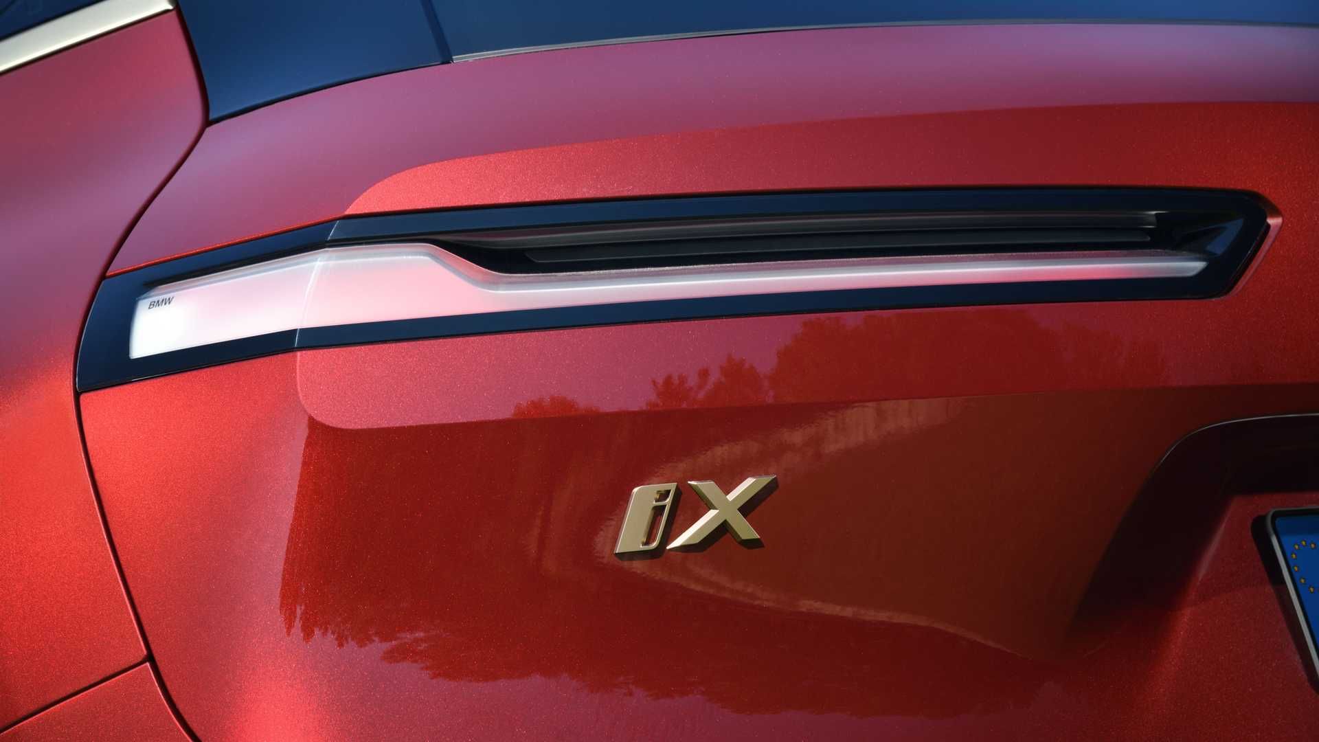 BMW iX شاسی بلند برقی بی ام و آی ایکس