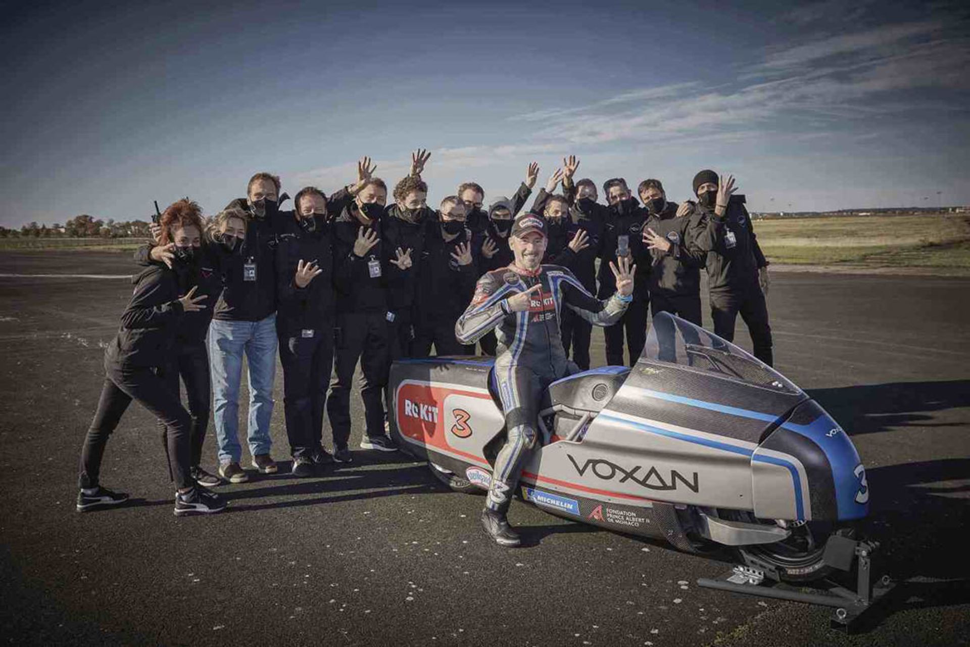 تیم رکوردگیری موتورسیکلت برقی وکسان واتمن / Voxan Wattman electric motorcycle در پیست فرانسه