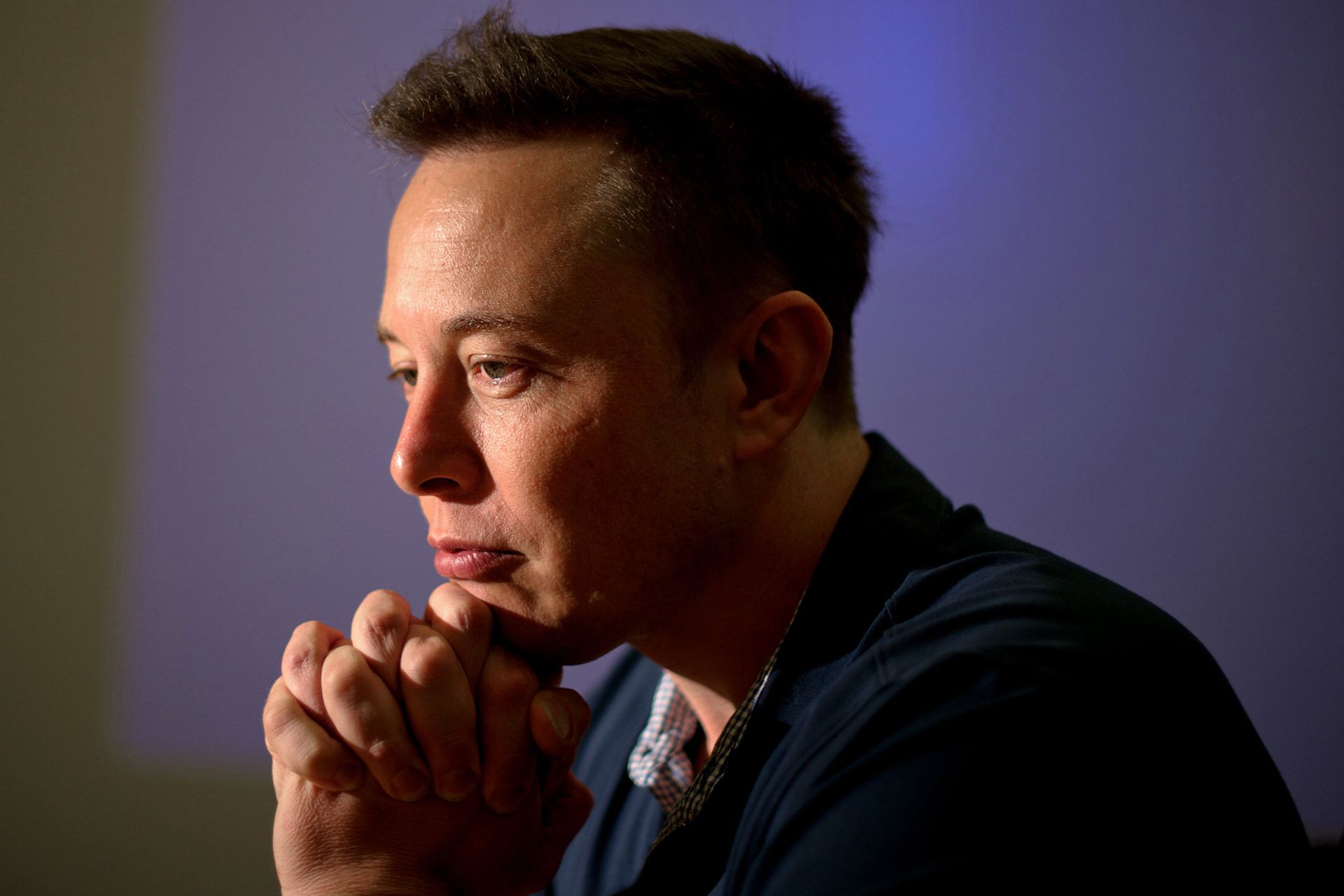 ایلان ماسک / Elon Musk درحال فکر کردن از سه رخ