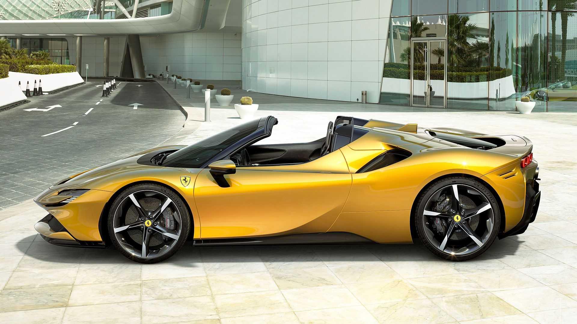 نمای جانبی ابرخودرو پلاگین هیبریدی روباز فراری SF90  اسپایدر / Ferrari SF90 Spider زرد رنگ