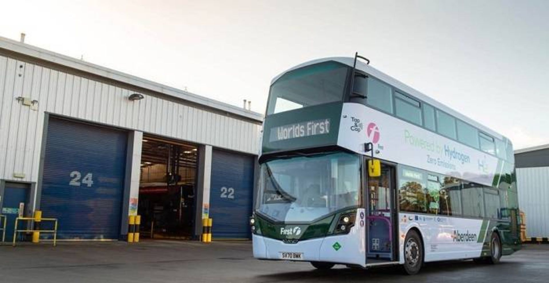 اتوبوس هیدروژنی / hydrogen-powered bus 