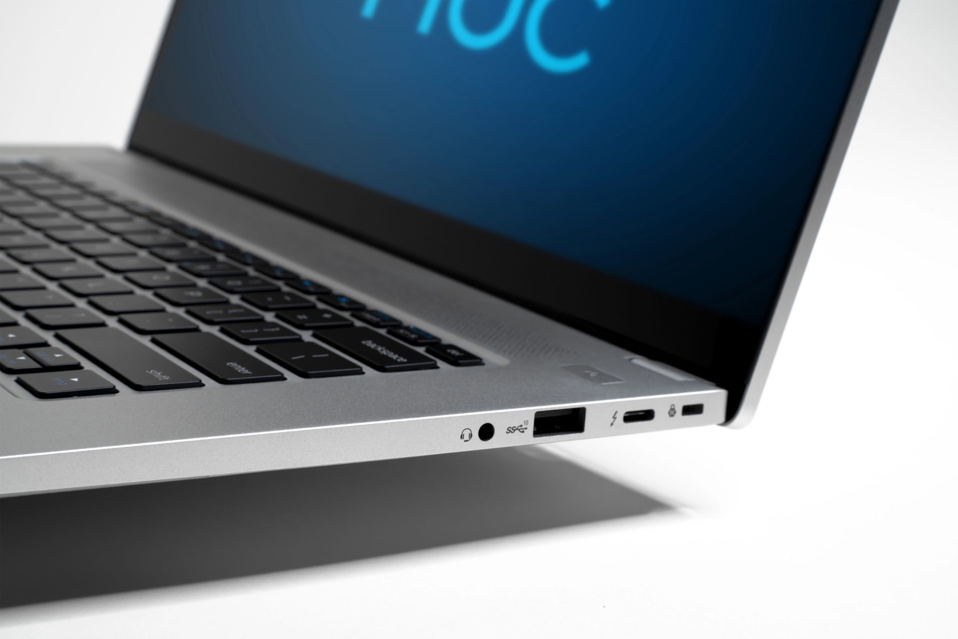 درگاه های لپ تاپ اینتل ان یو سی ام ۱۵ / Intel NUC M15 لبه کناری