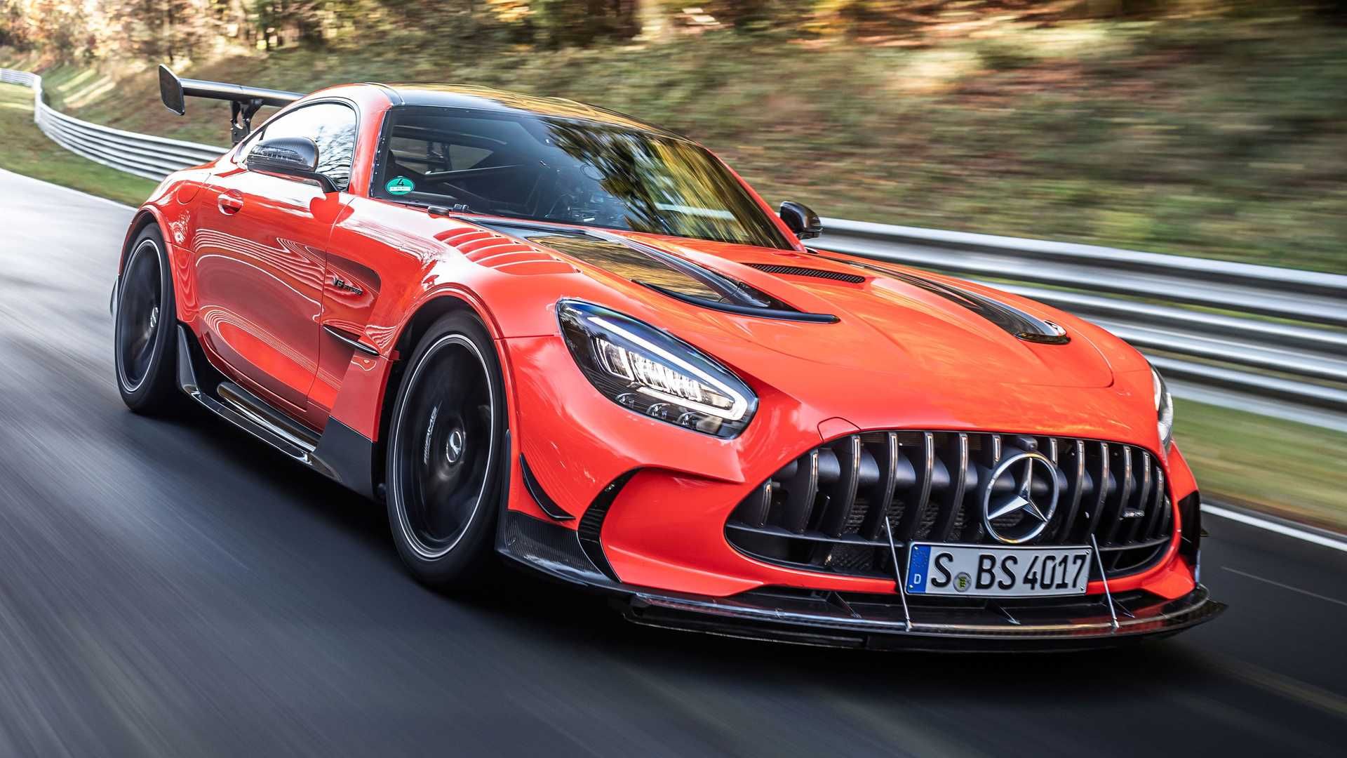 خودرو کوپه مرسدس آ ام گ جی تی سری سیاه / Mercedes-AMG GT Black Series نارنجی رنگ در پیست نوربرگ رینگ