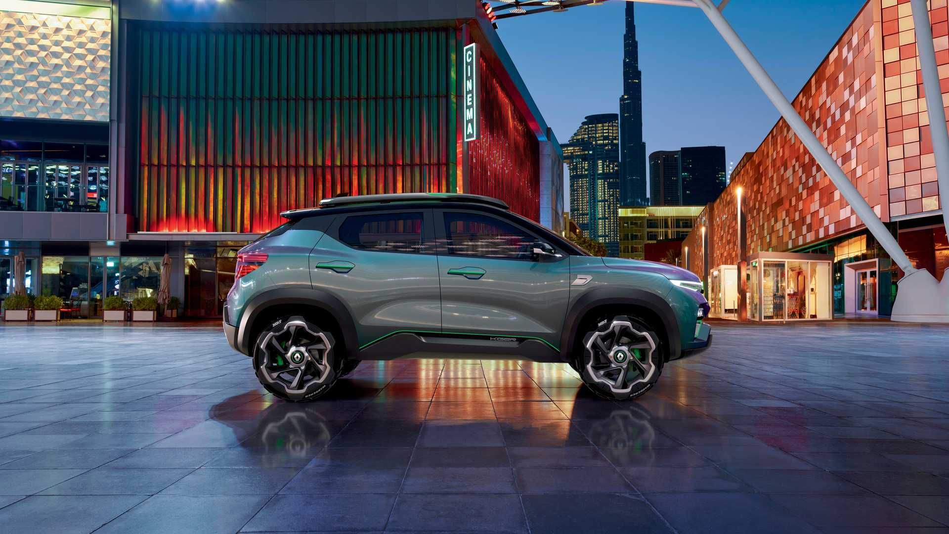 نمای جانبی کراس اور مفهومی رنو کیگر / Renault Kiger Crossover در کنار سینما