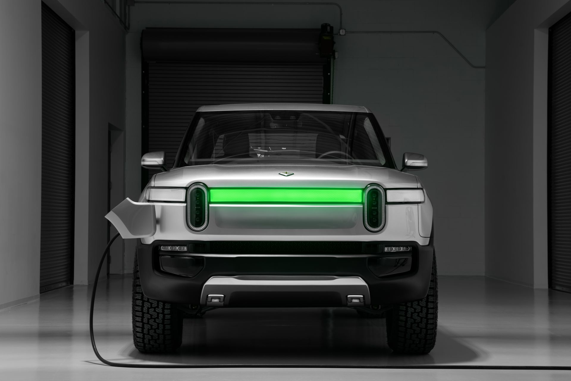 Rivian R1T وانت ریوین 