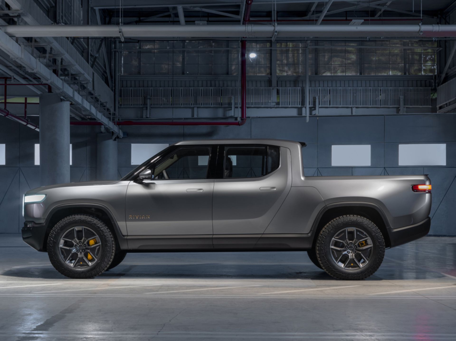 Rivian R1T وانت ریوین 