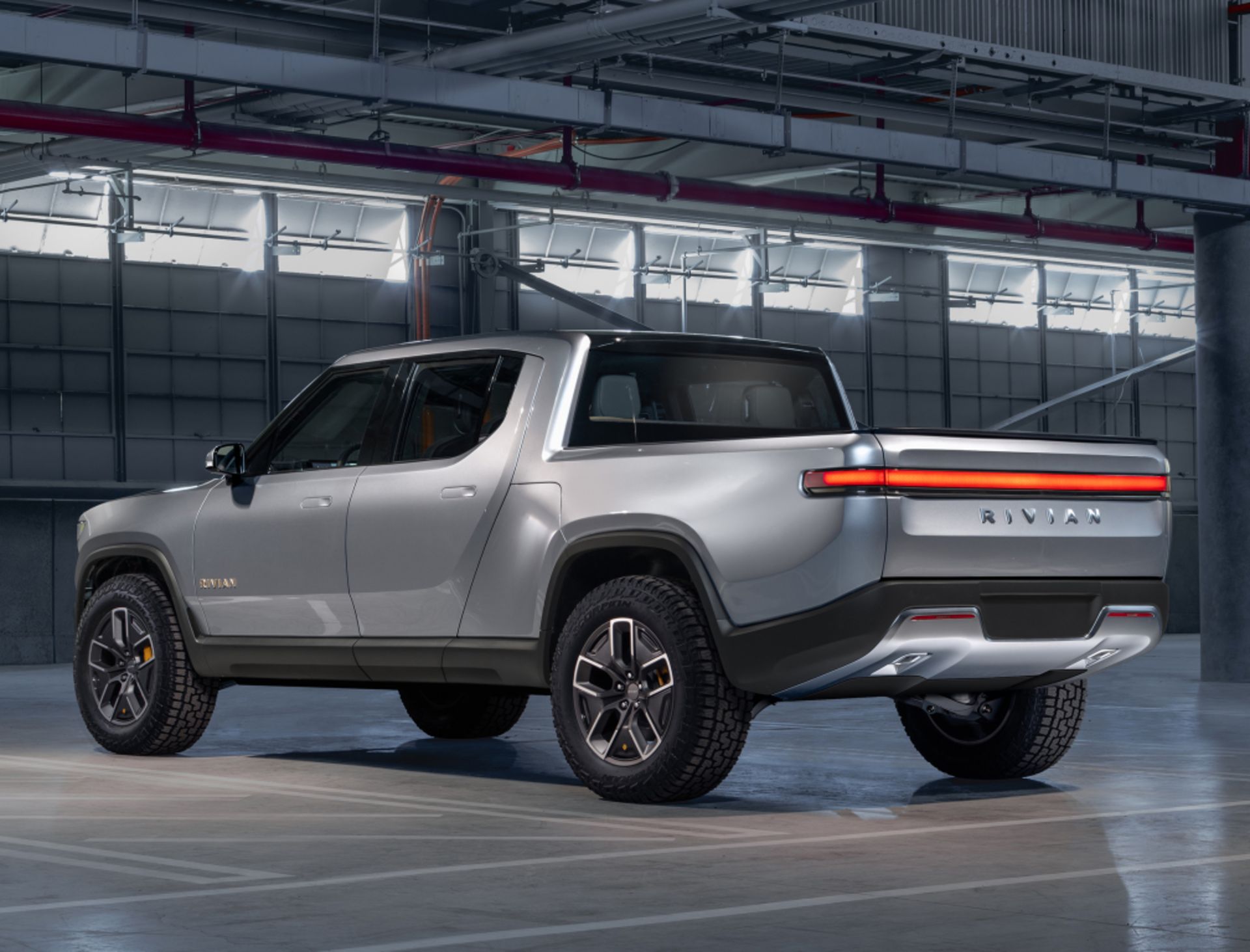 Rivian R1T وانت ریوین 