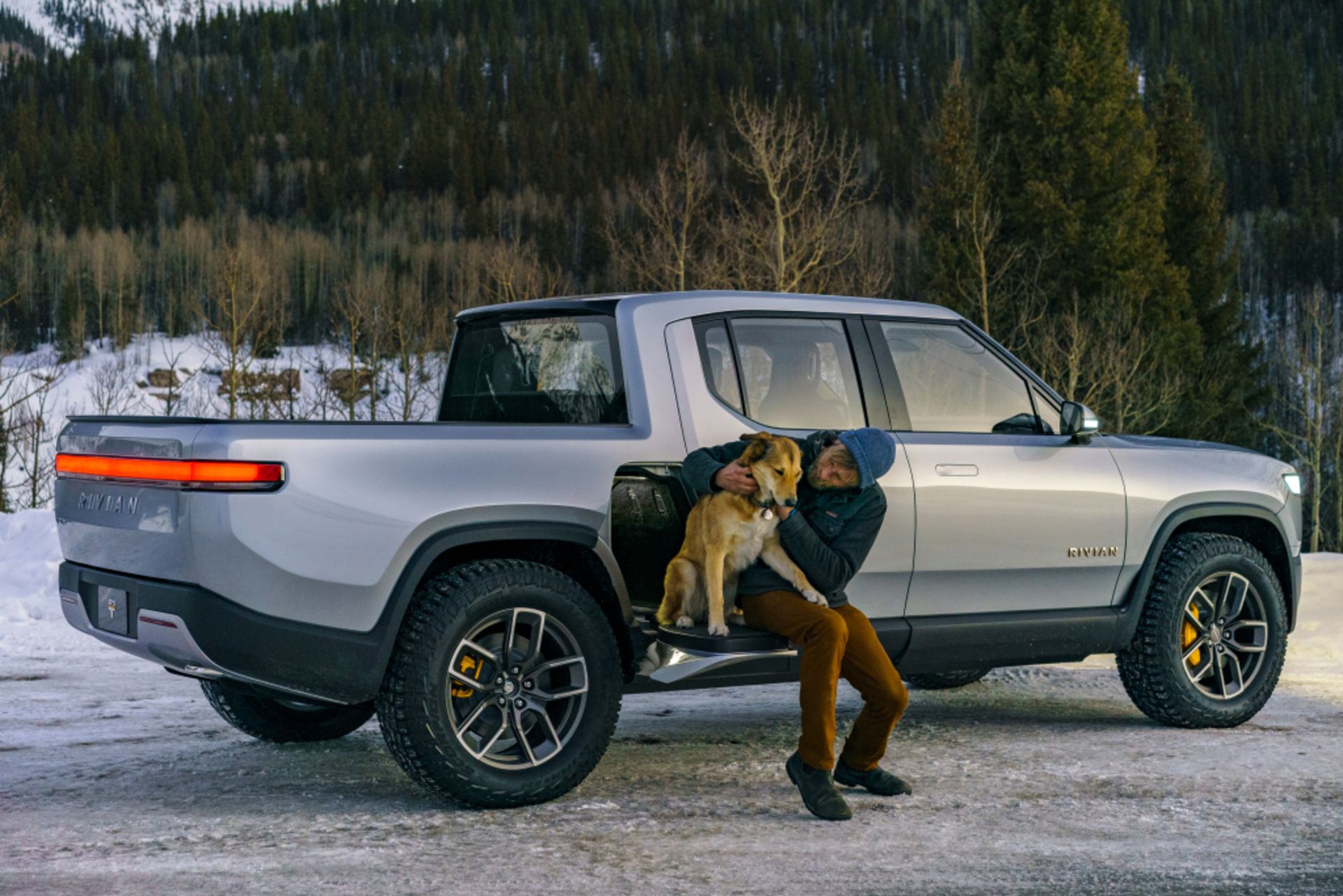 Rivian R1T وانت ریوین 