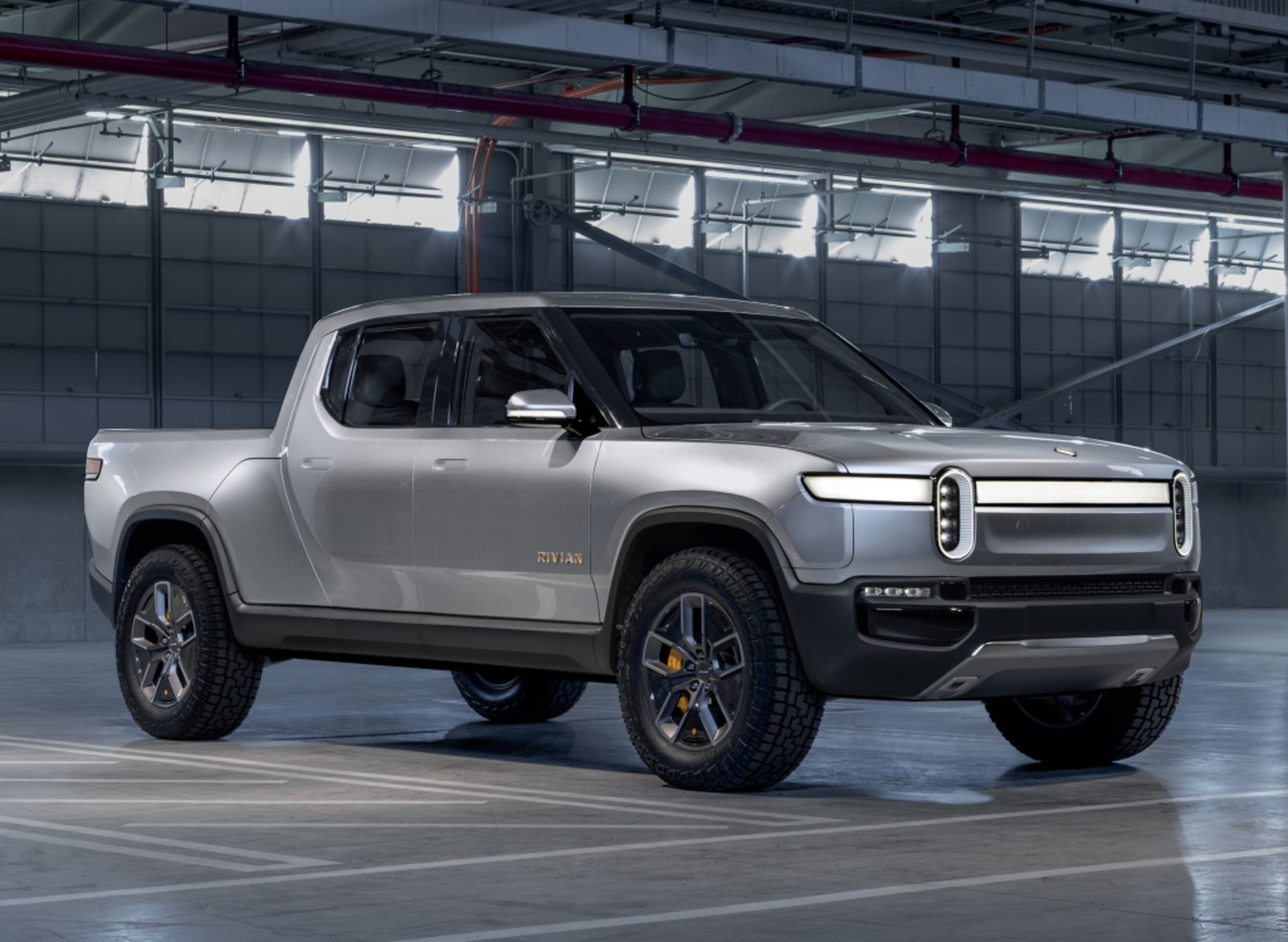 Rivian R1T وانت ریوین 