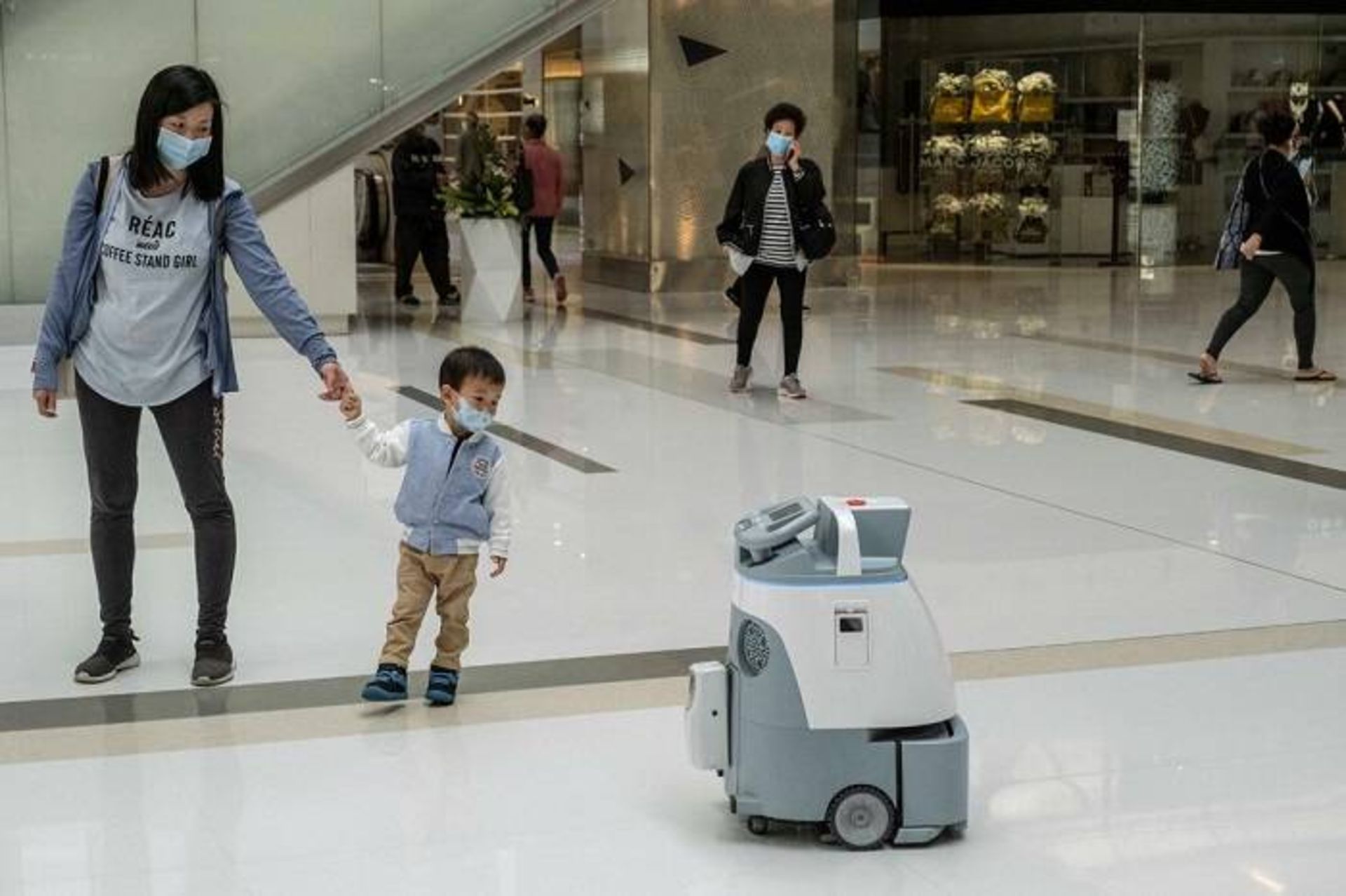 ربات پاک کننده سطوح / robots to clean surfaces