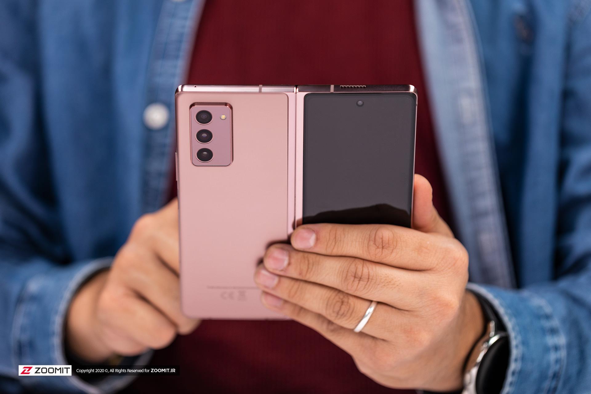 گلسی زد فولد ۲ سامسونگ Samsung Galaxy Z Fold 2 حین استفاده در حالت تبلت